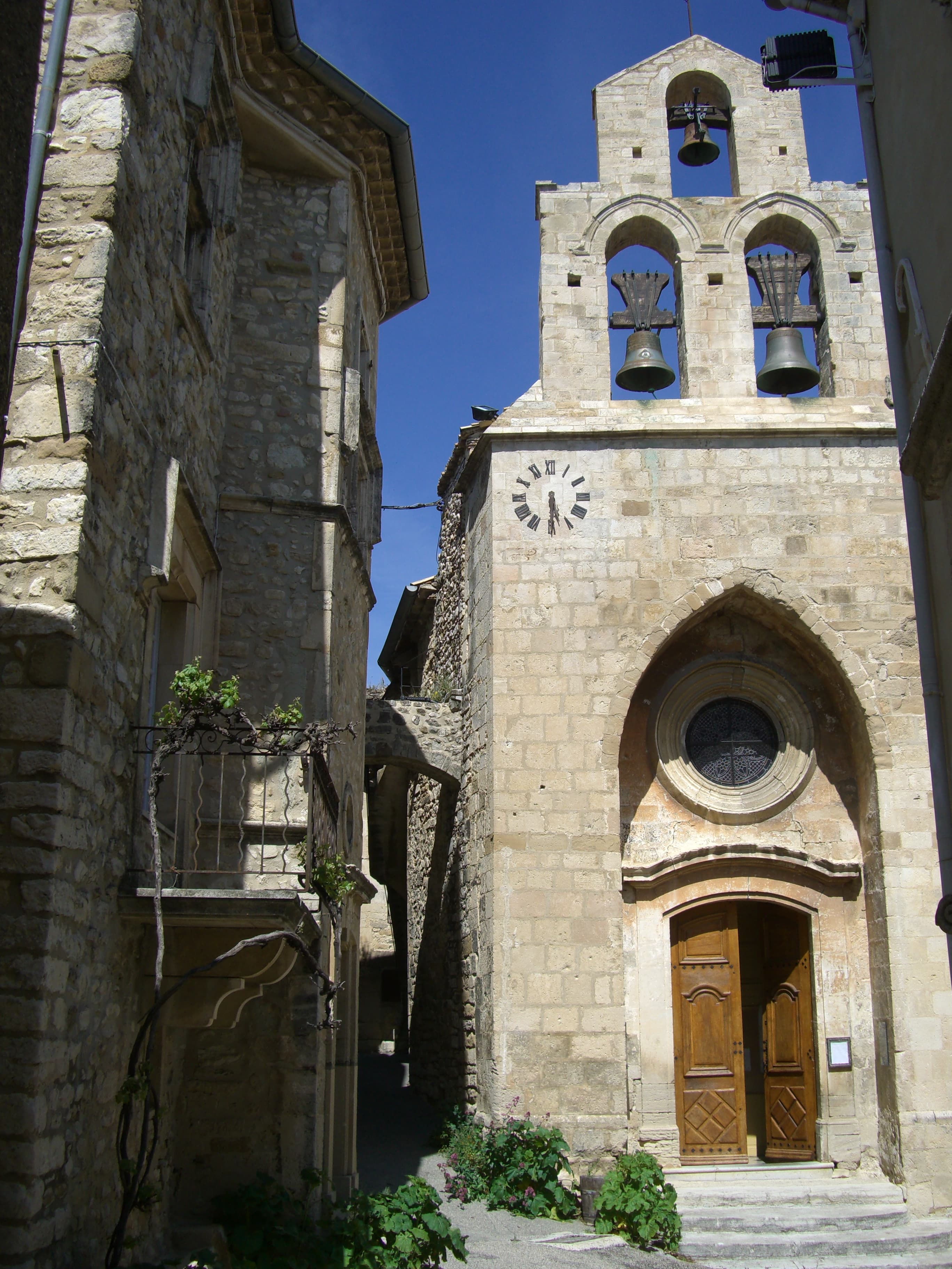 Église Saint-Mayeul de Rousset-les-Vignes