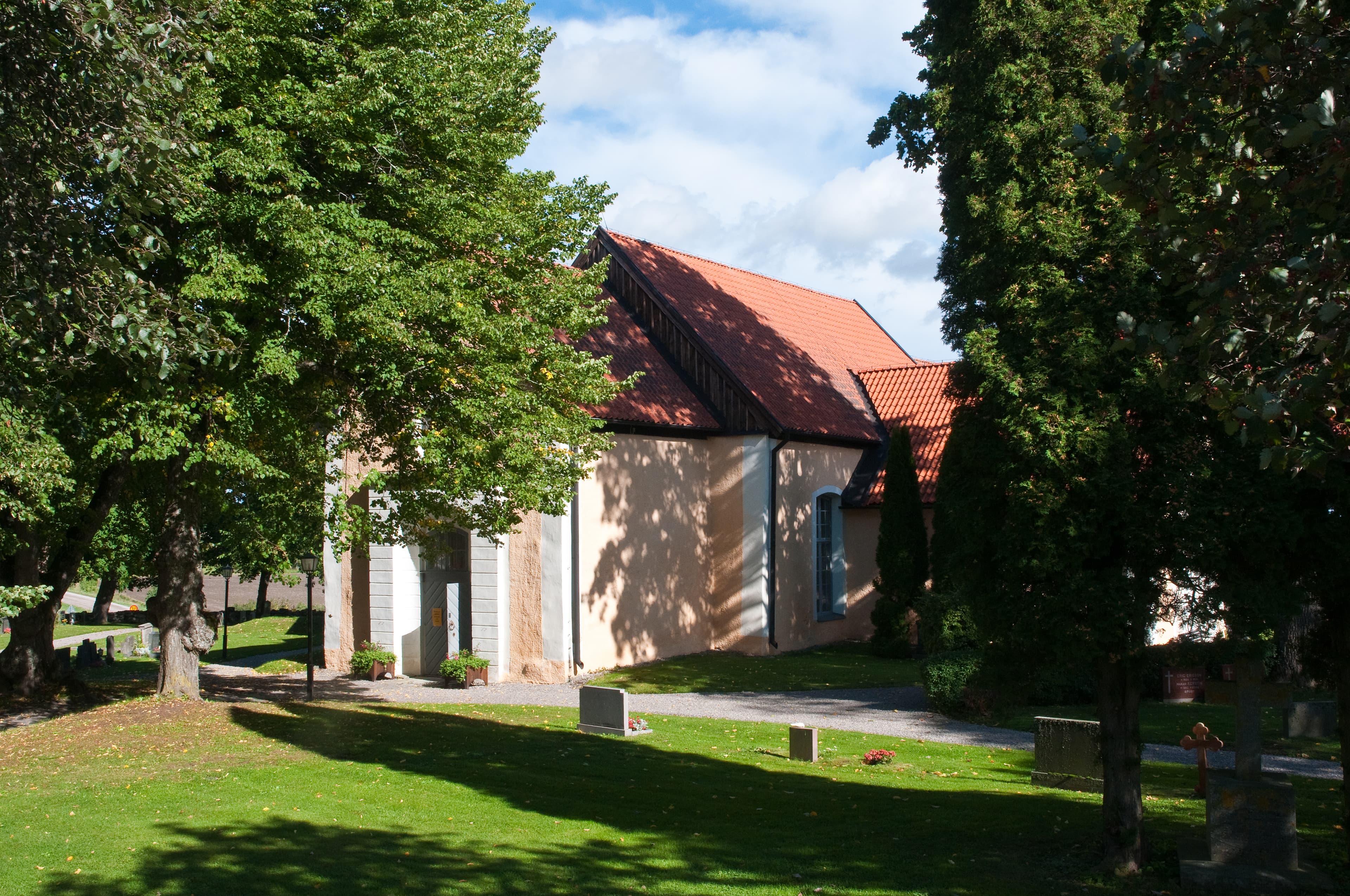 Runtuna Church
