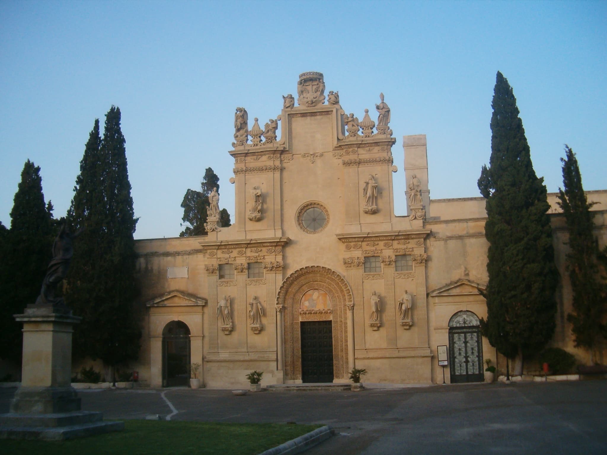 Santi Niccolò e Cataldo church