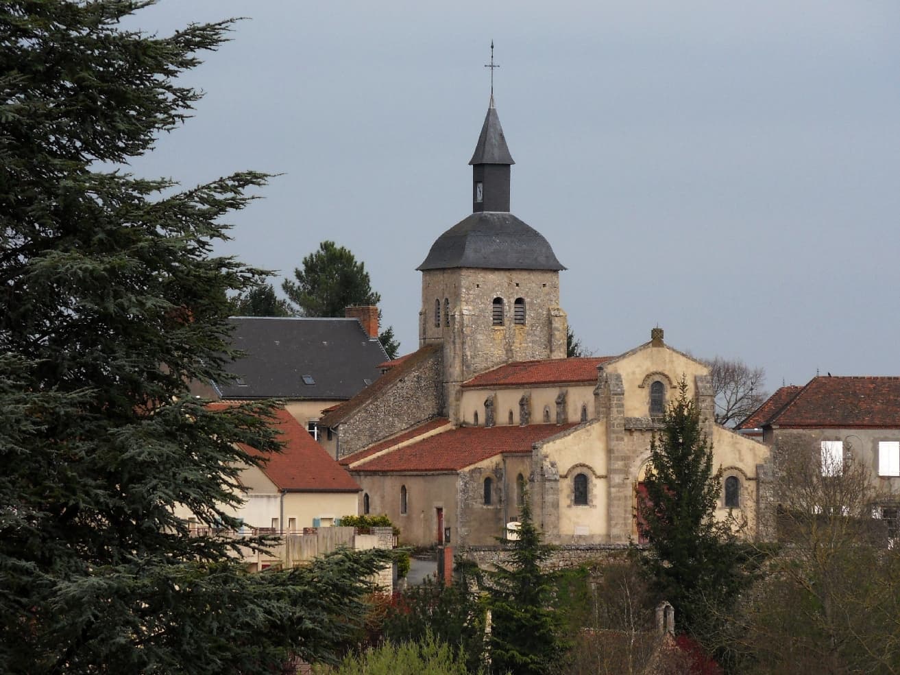 Église Saint-Julien de Saint-Gérand-le-Puy