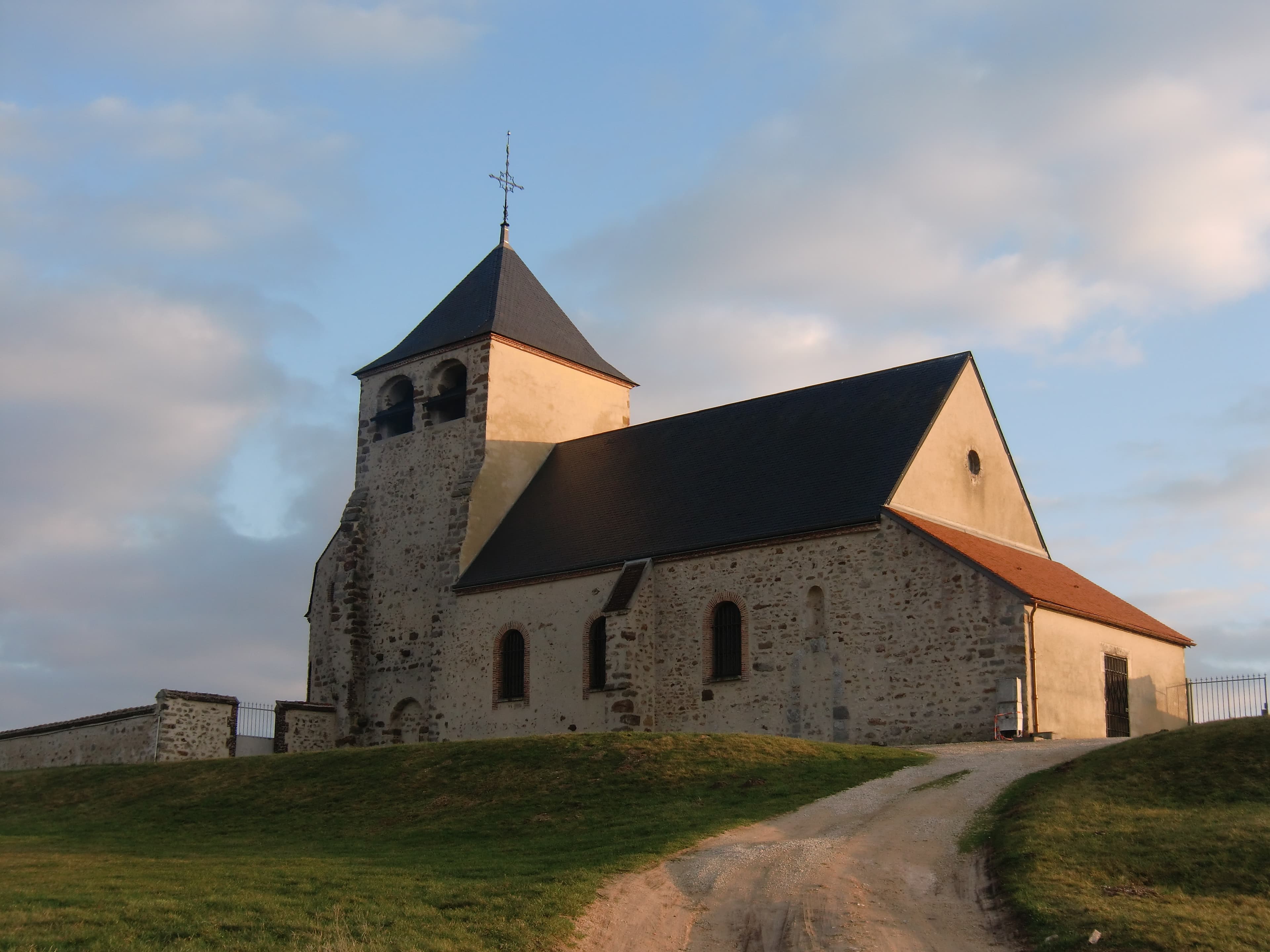 église Saint-Hilaire de Saint-Hilaire-sous-Romilly