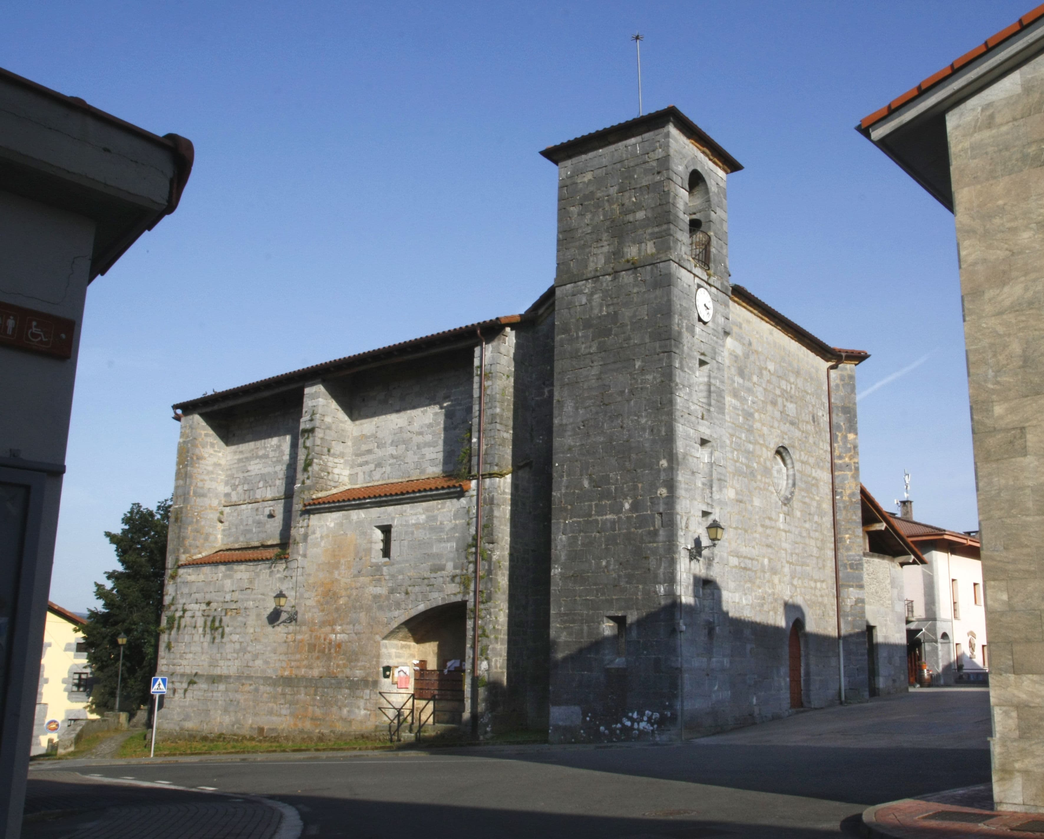 San Esteban church (Larraul)