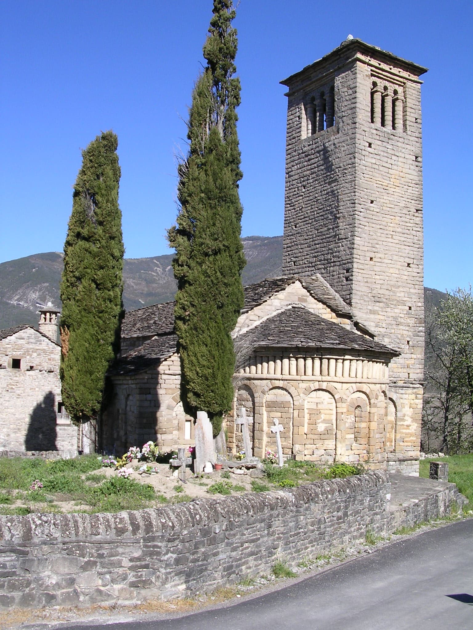 Church of San Pedro, Larrede