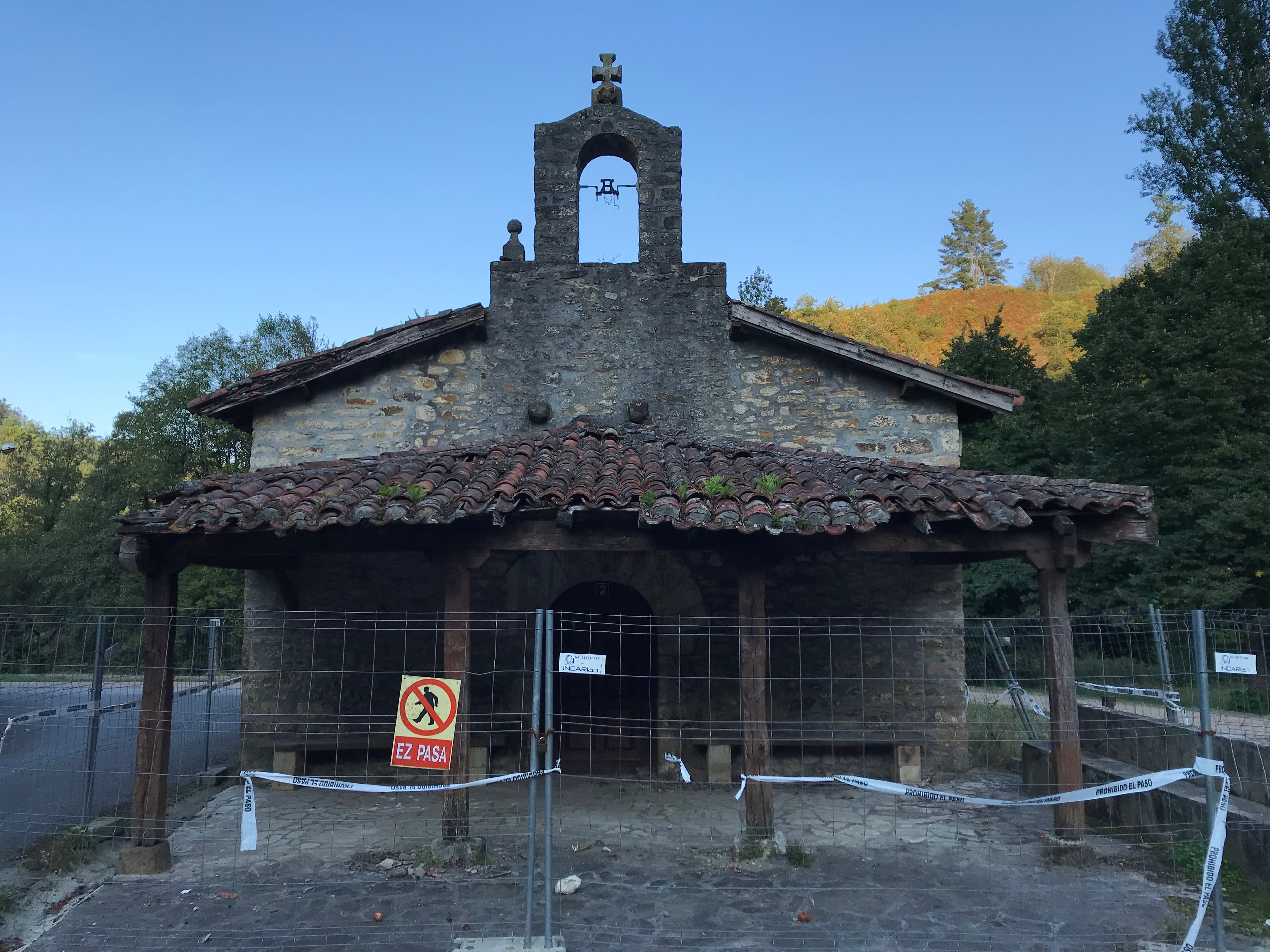 Santa Ana baseliza, Zalla