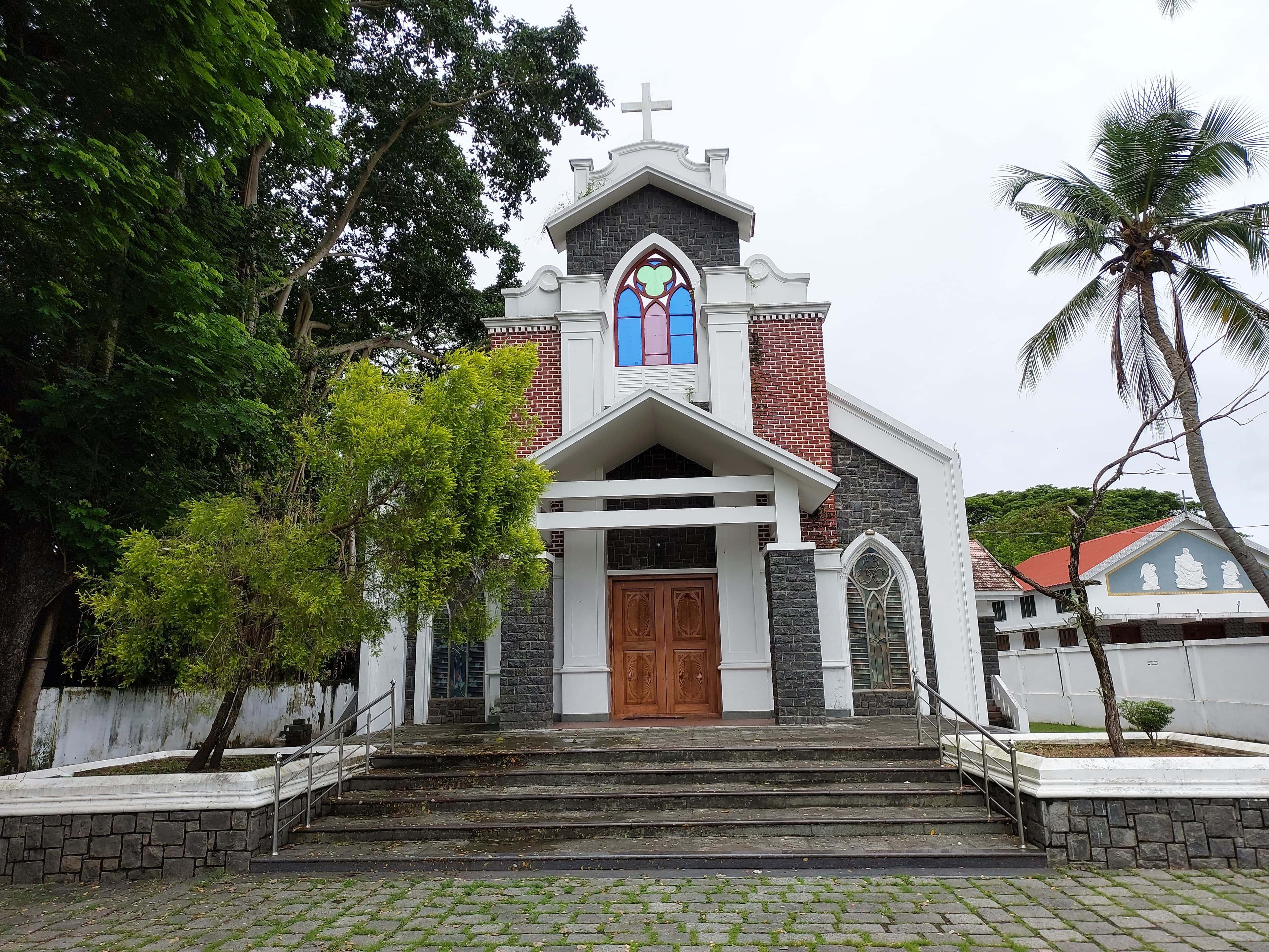 Santa Cruz Basilica Cemetery Chapel