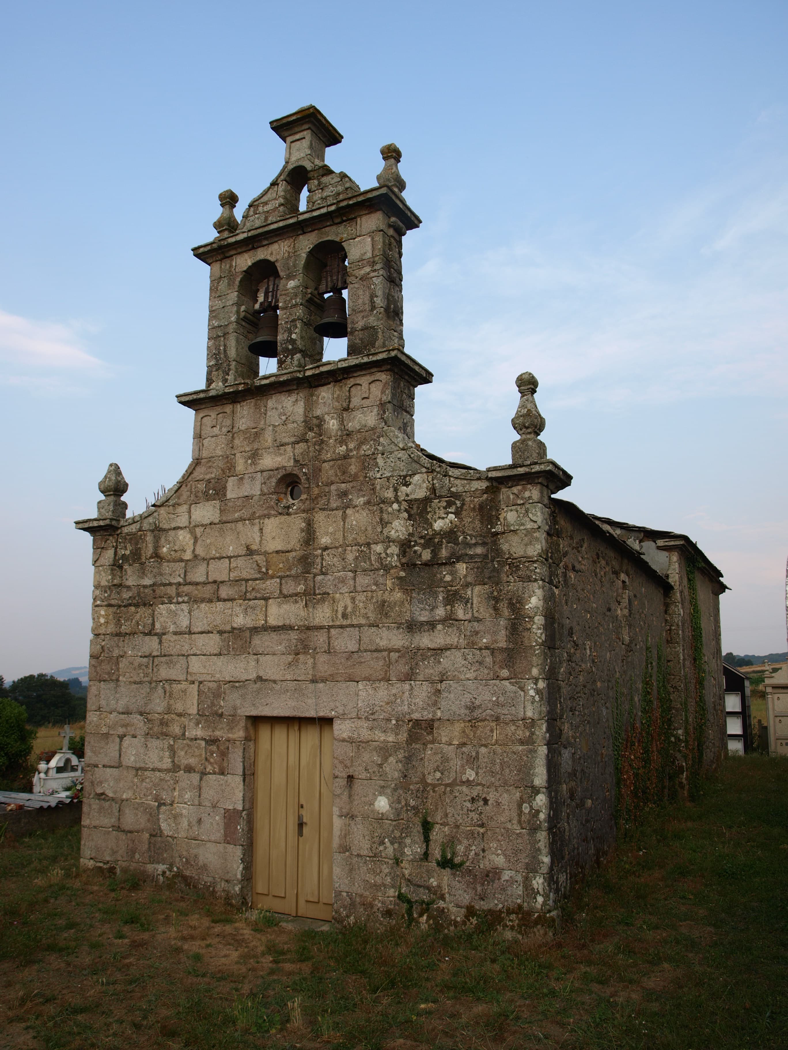Church of Santalla de Paradela