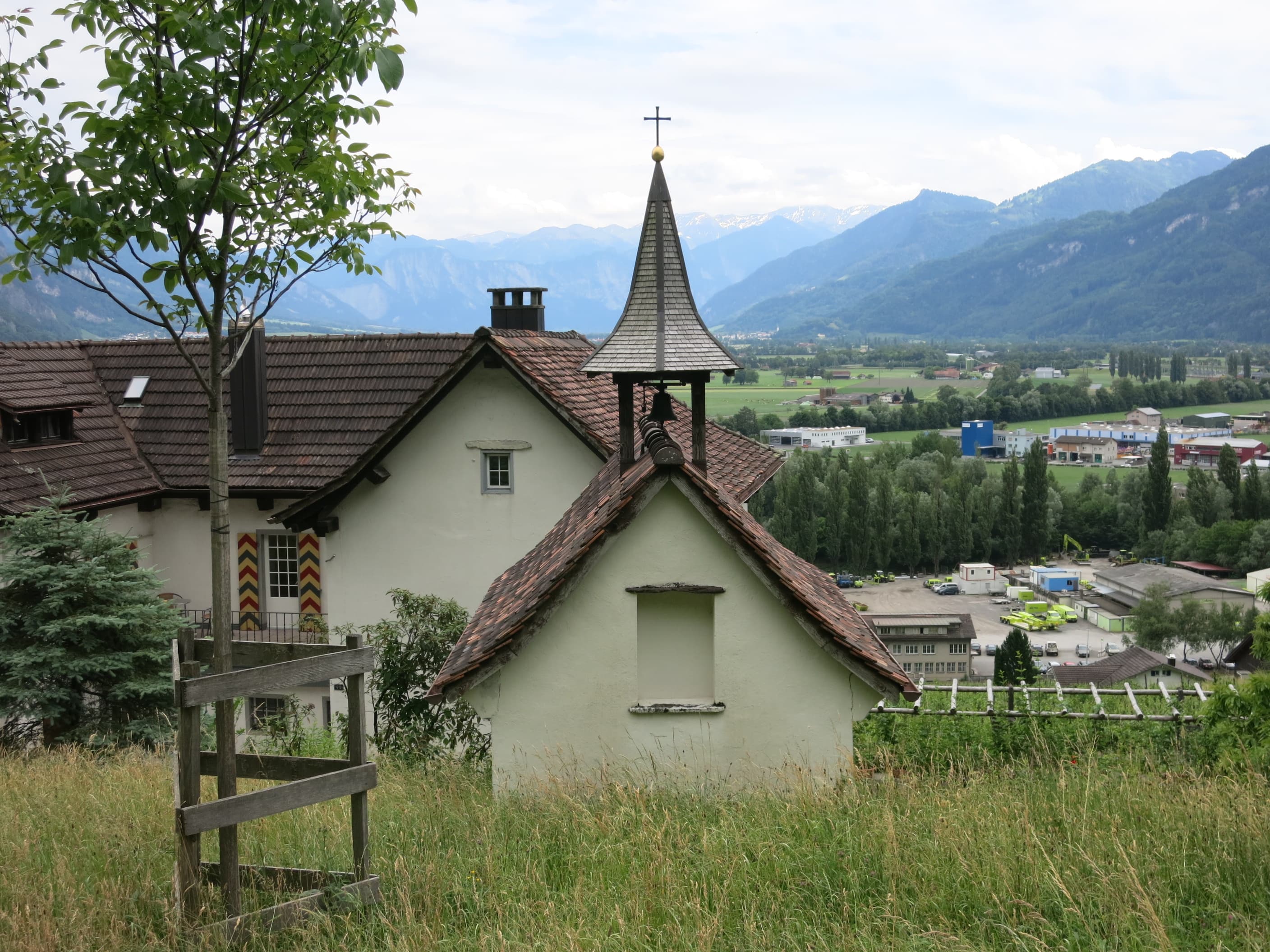 Ratell Court with chapel