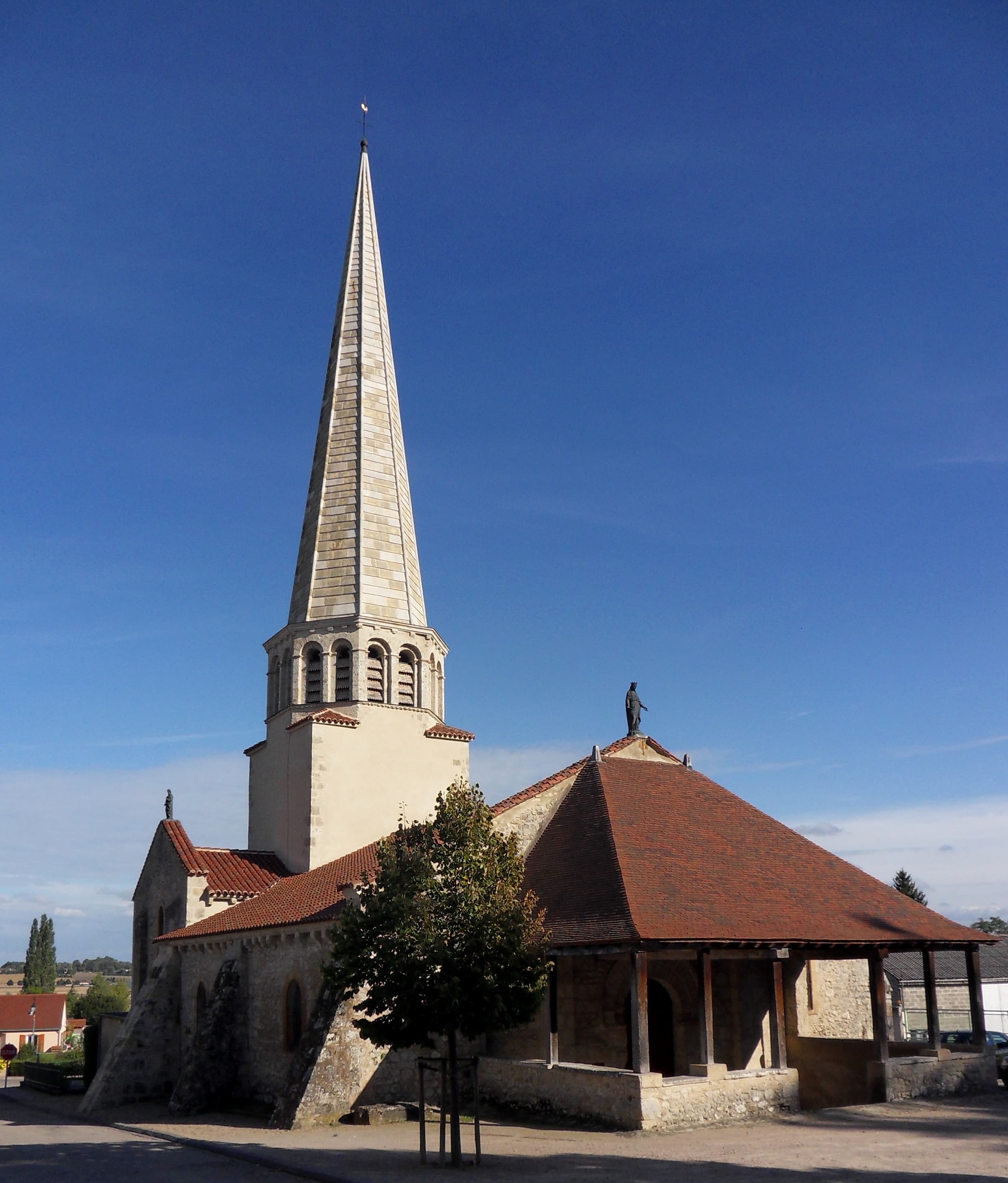 Église Saint-Julien de Saulcet