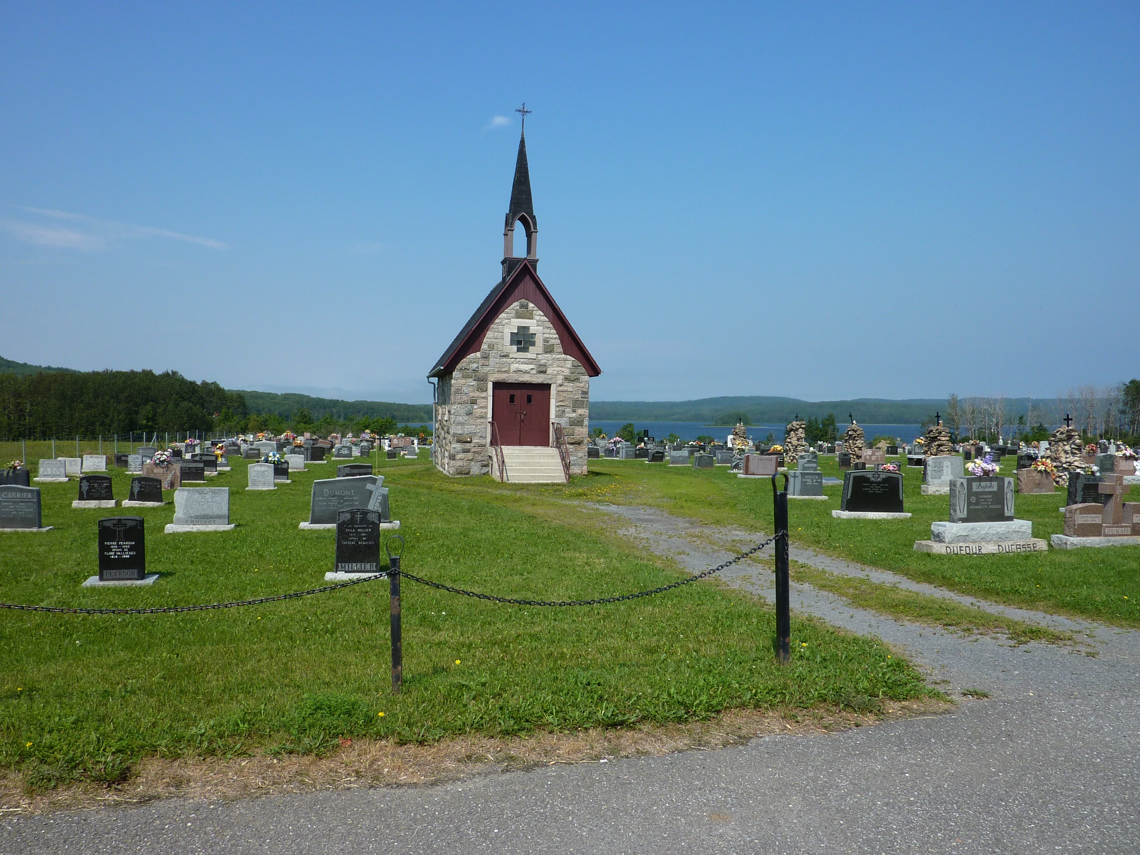 chapel-receiving vault of the cemetery of Sayabec