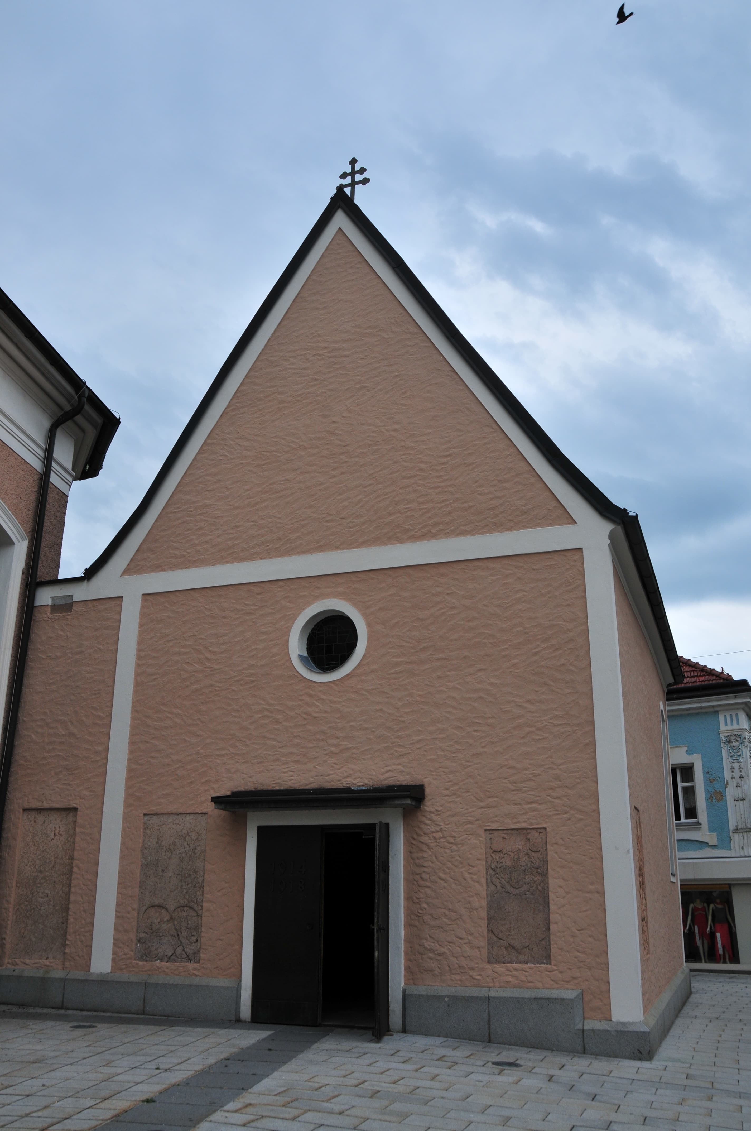War memorial chapel