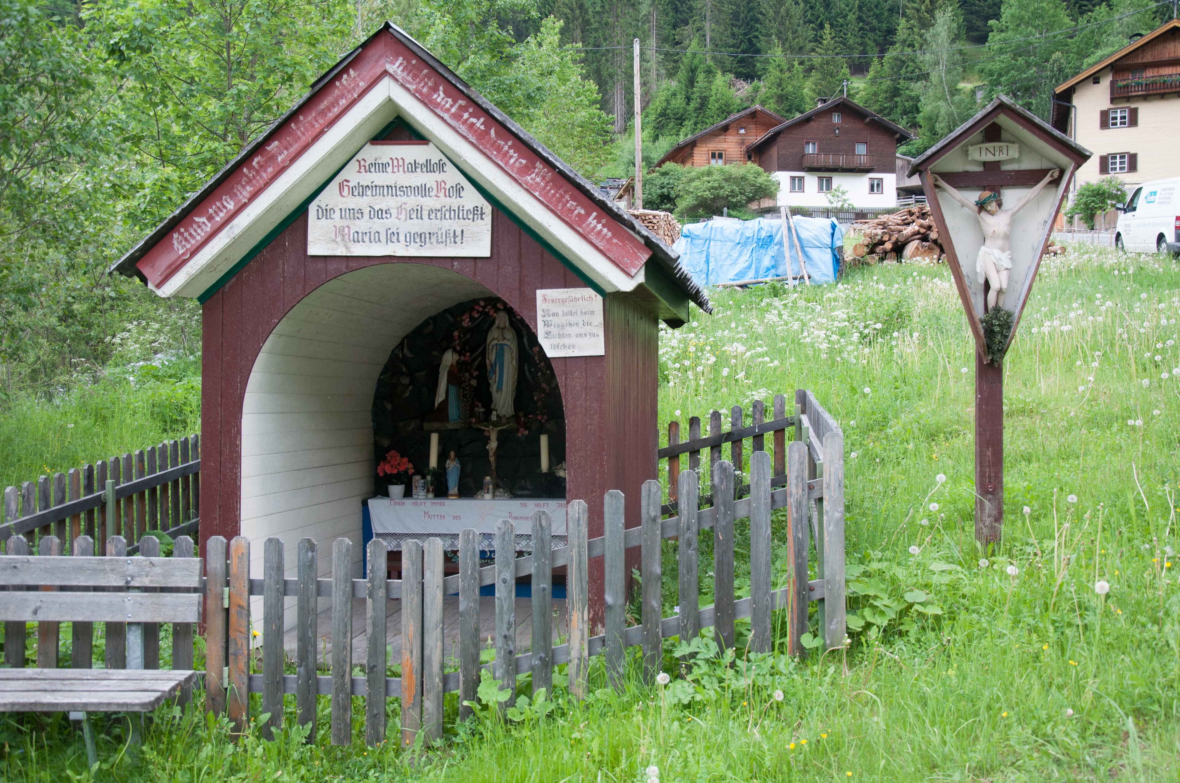 Kapelle Labebene und Kruzifix, See