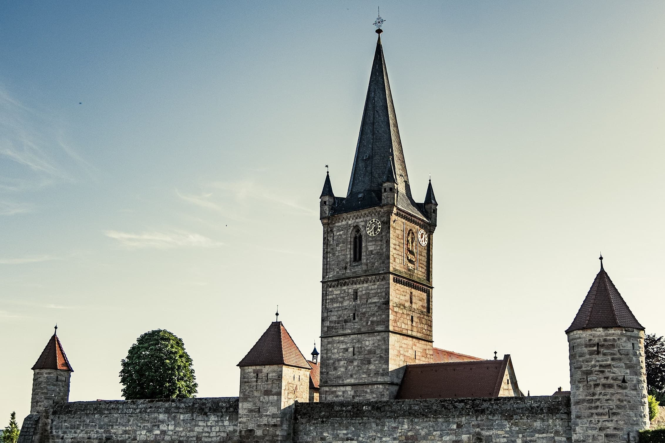 Kirchenburg Geburt Mariens und Katharina
