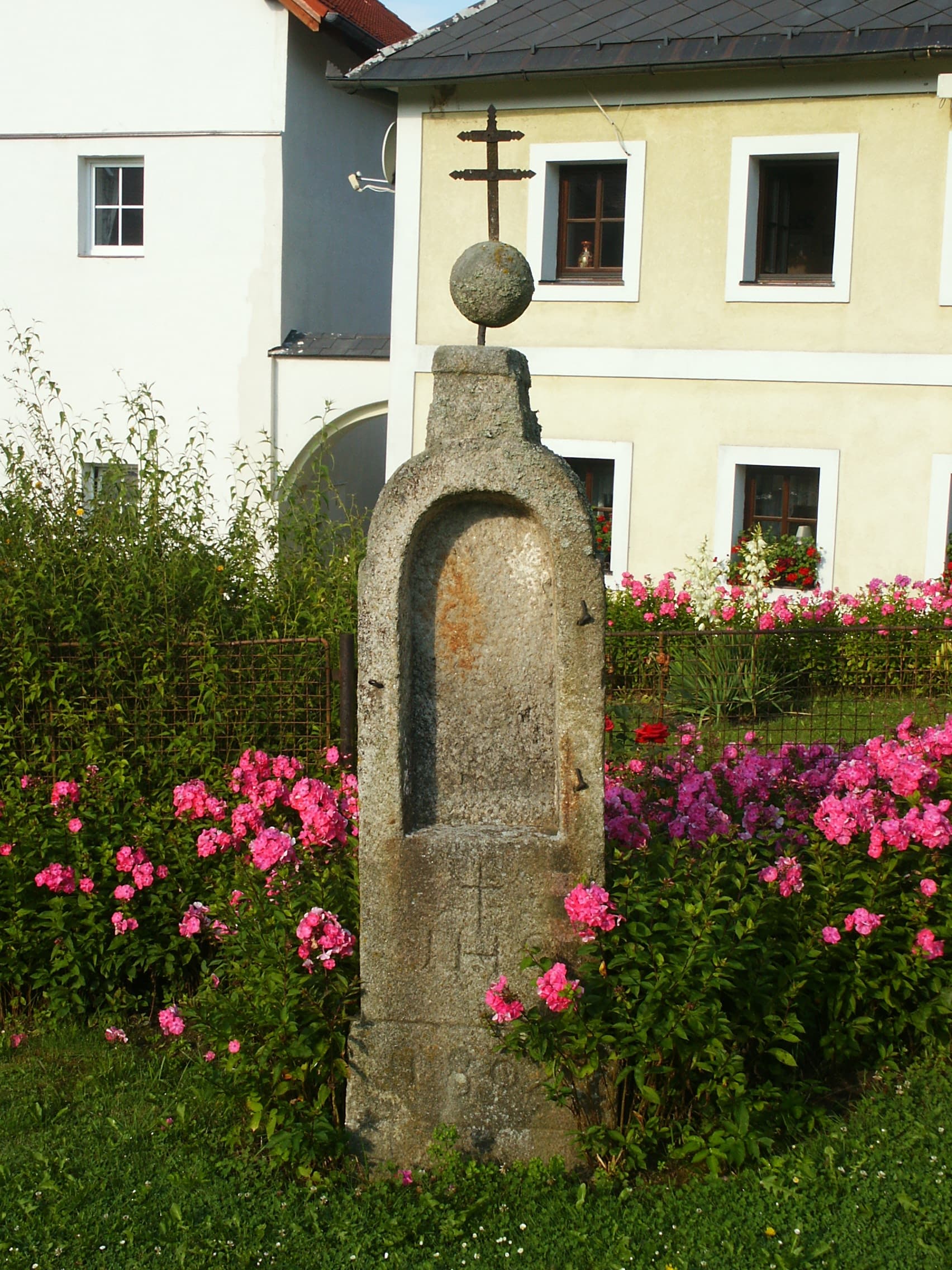 Chapel shrine in Slupečná