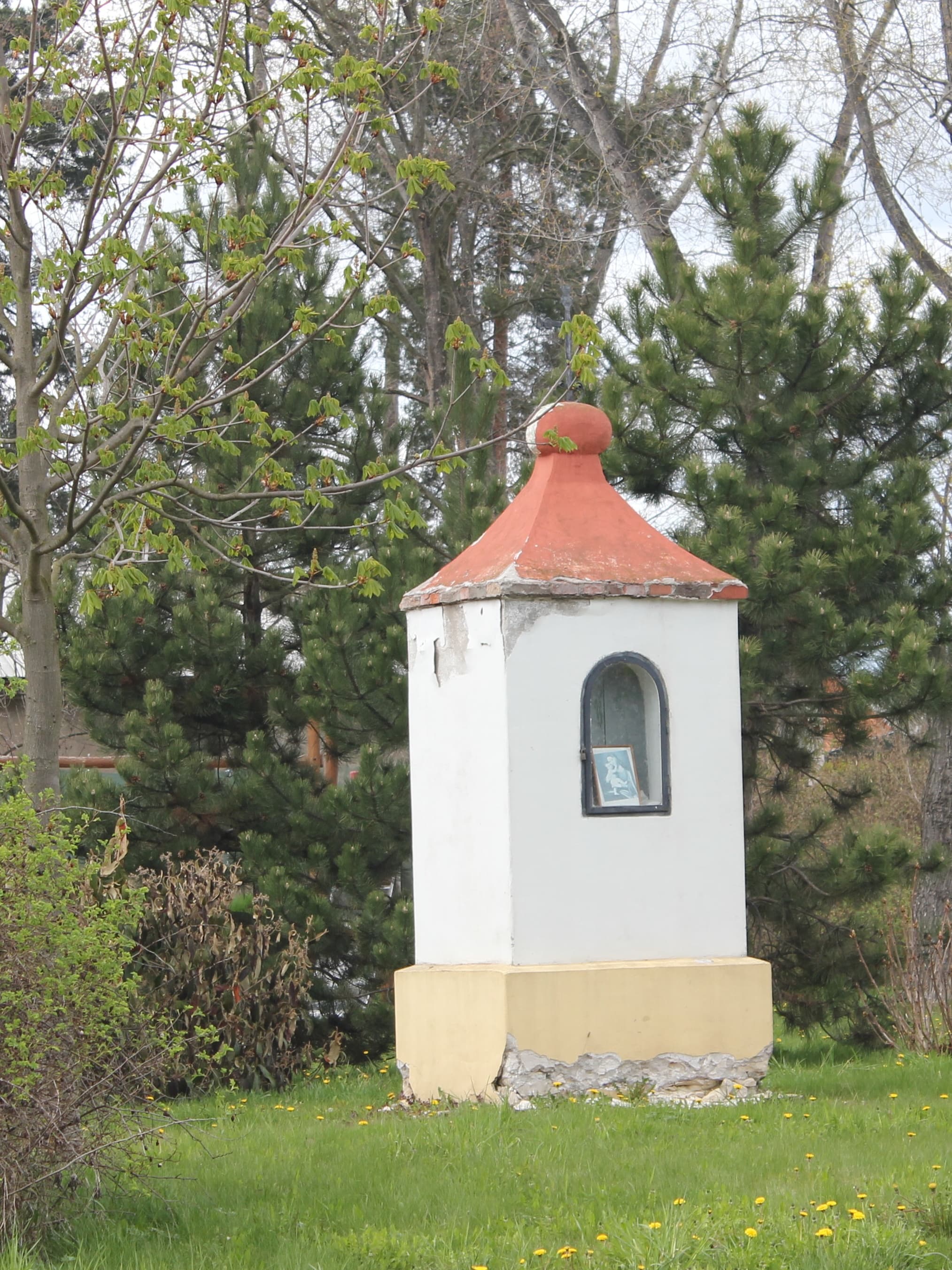 Chapel-shrine in Sobín