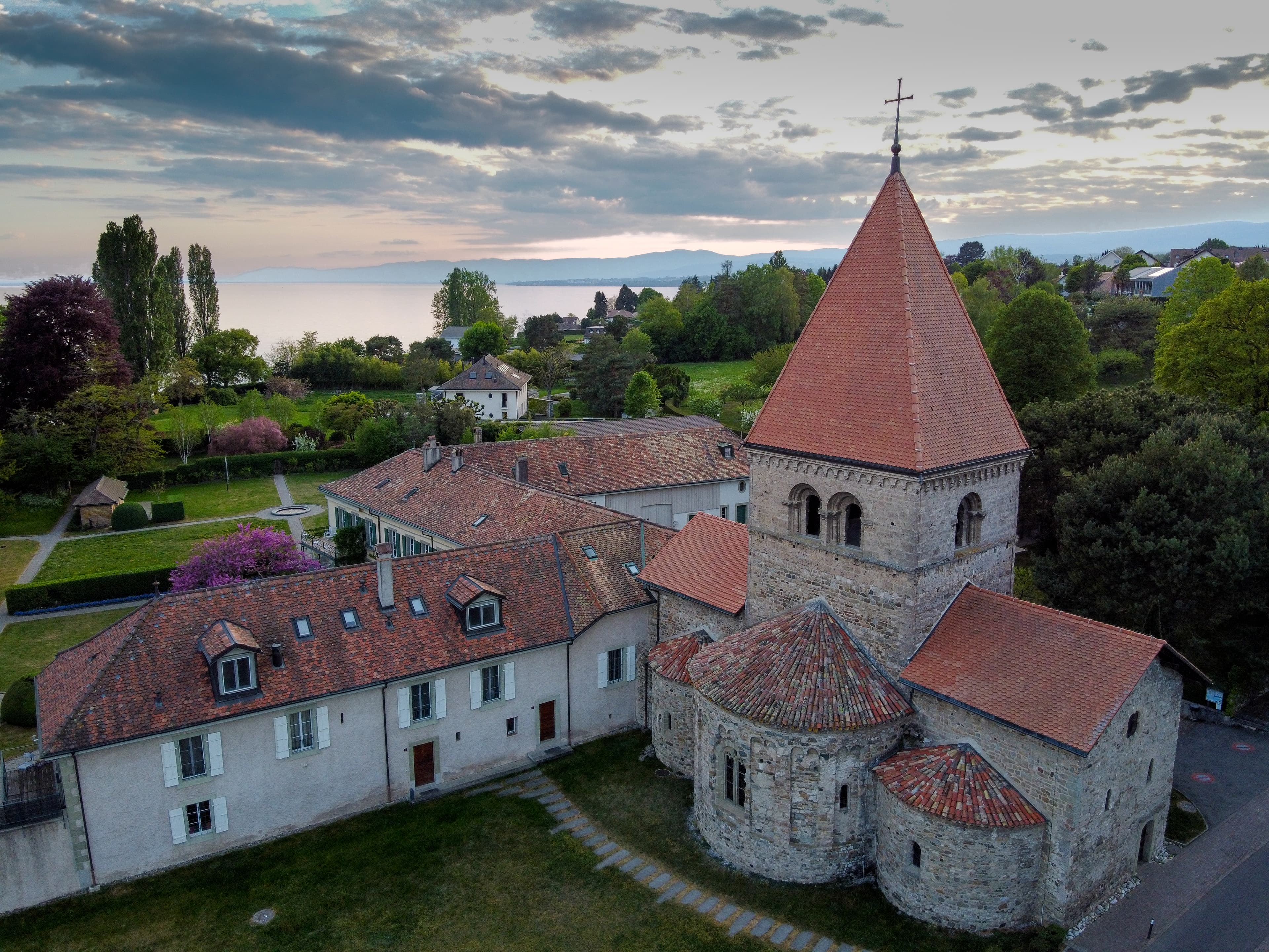 Sainte-Marie-Madeleine reformed church and priory