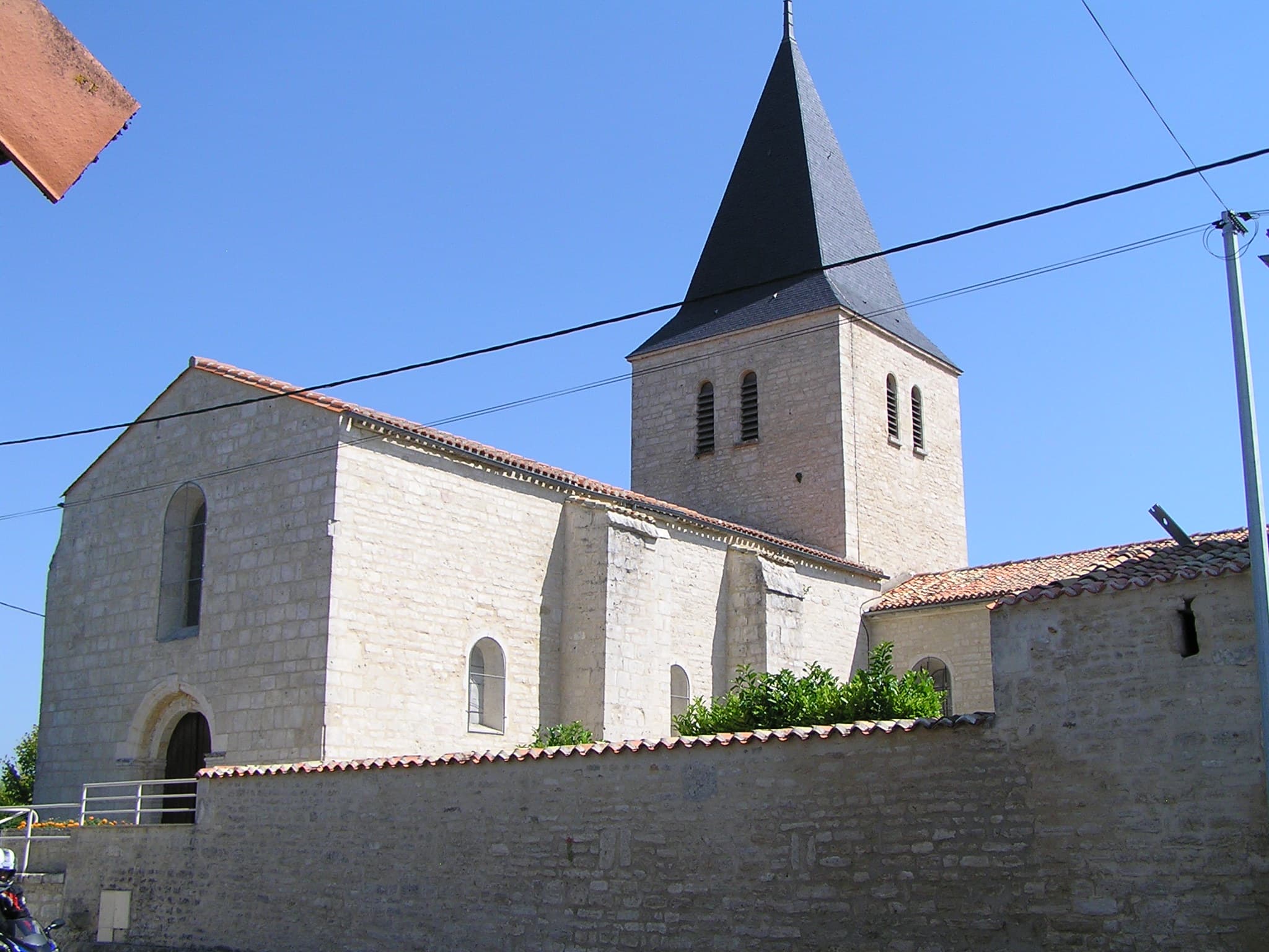 église Saint-Genis de Saint-Genis-d'Hiersac