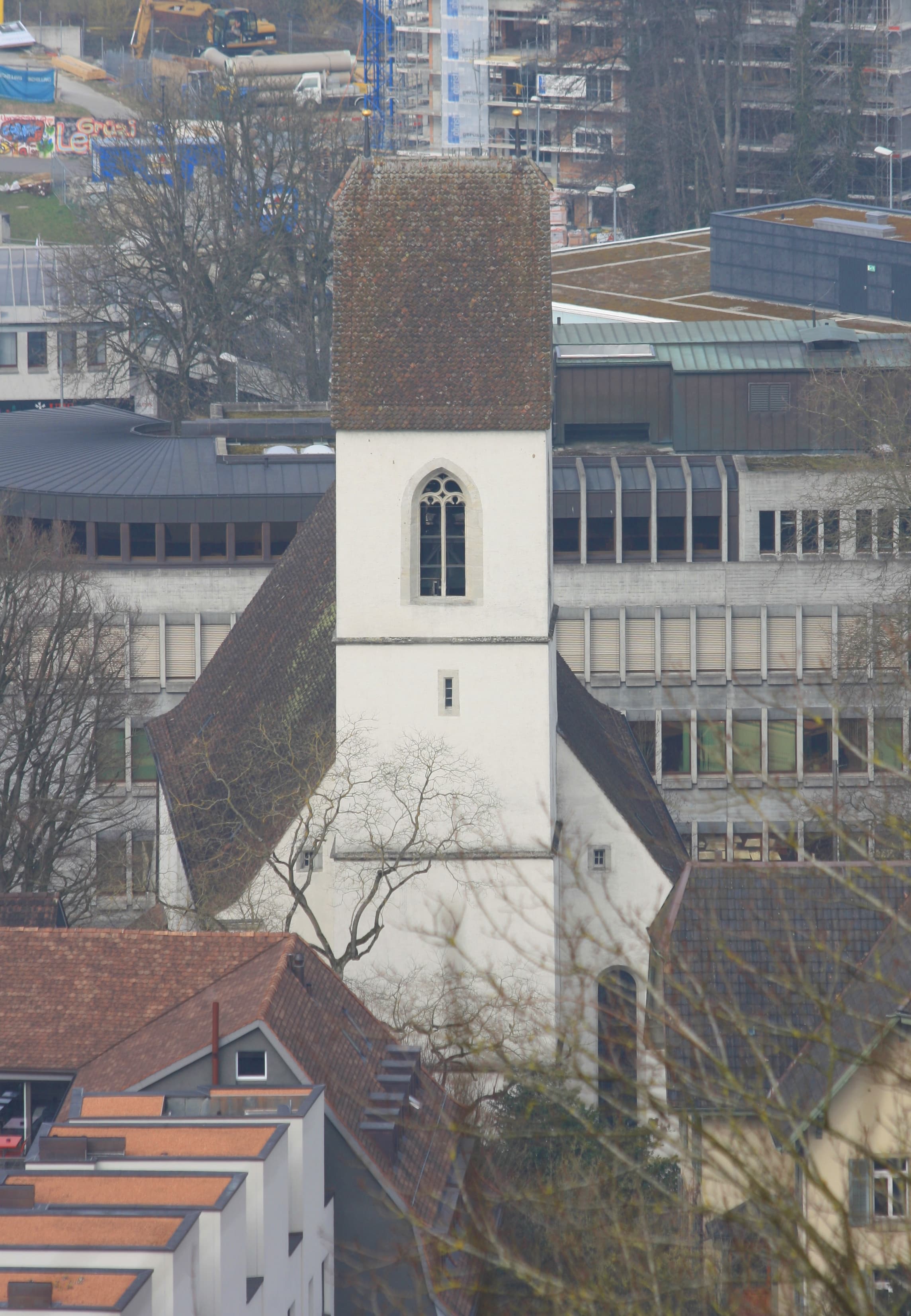 reformed town church with tombs