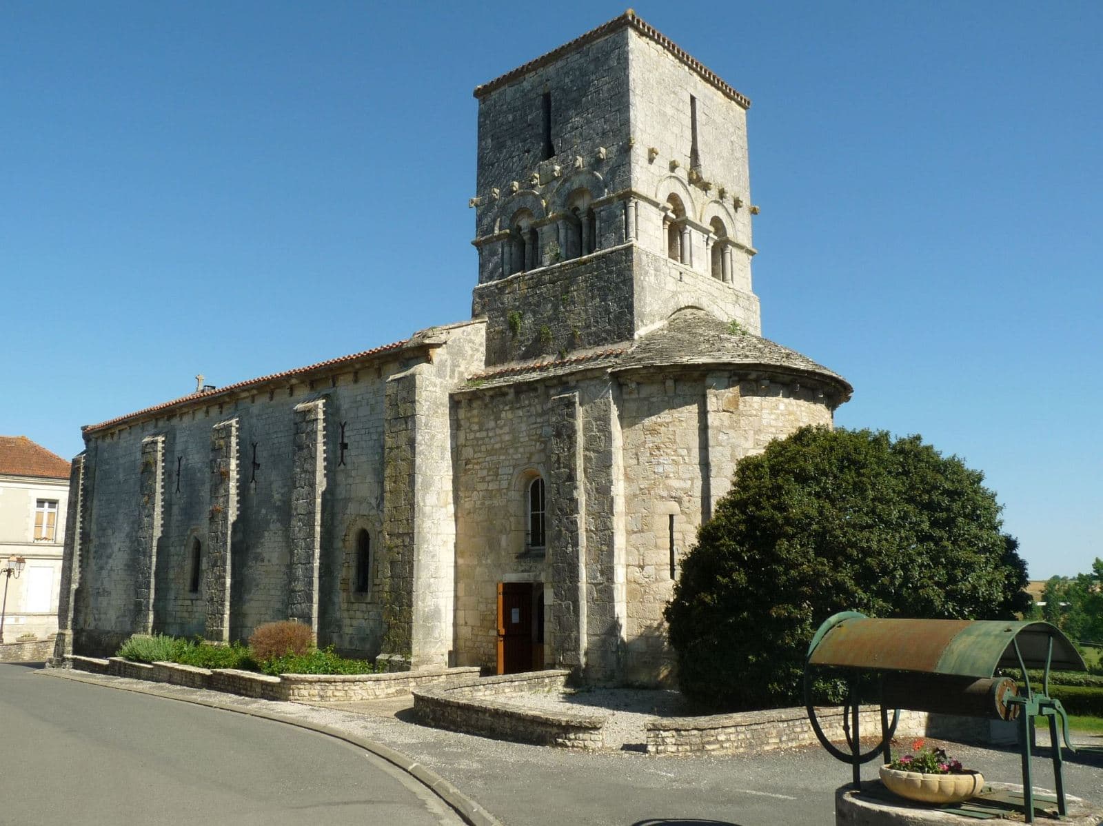 église Saint-Michel de Saint-Angeau