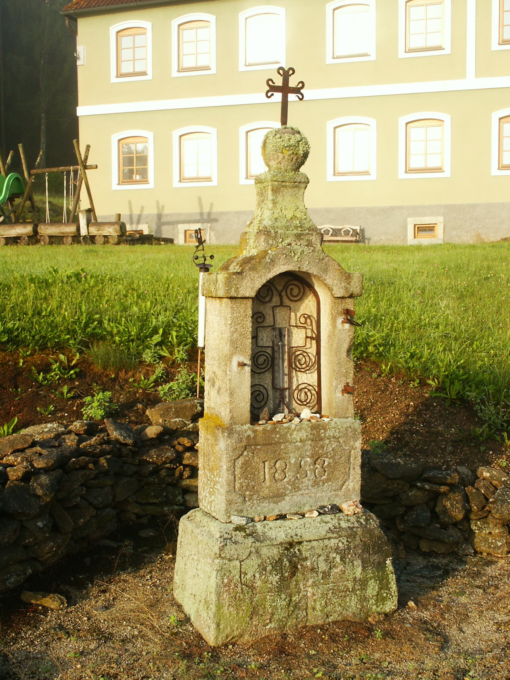 Chapel shrine in Těchoraz
