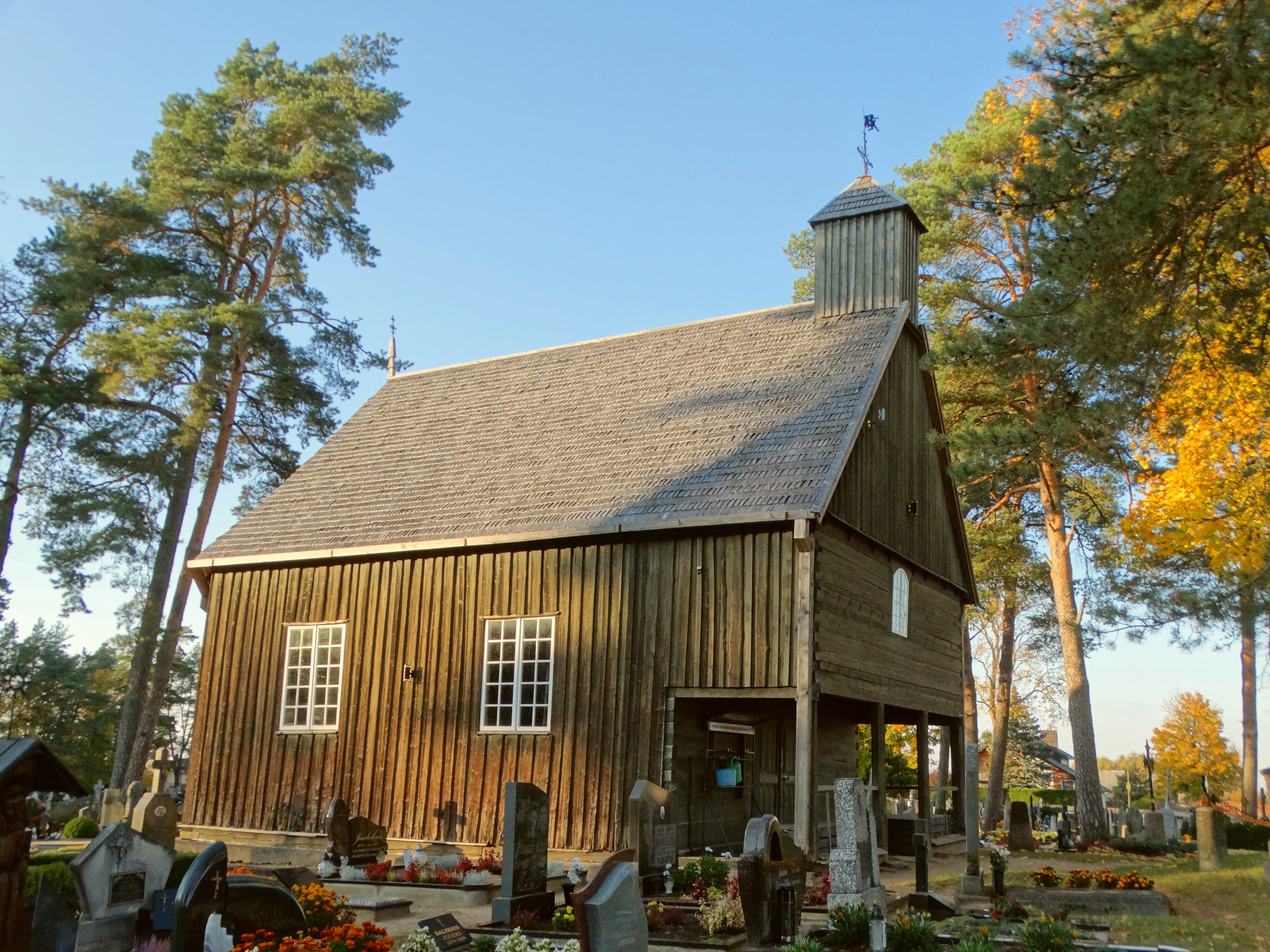 Tirkšliai cemetery chapel