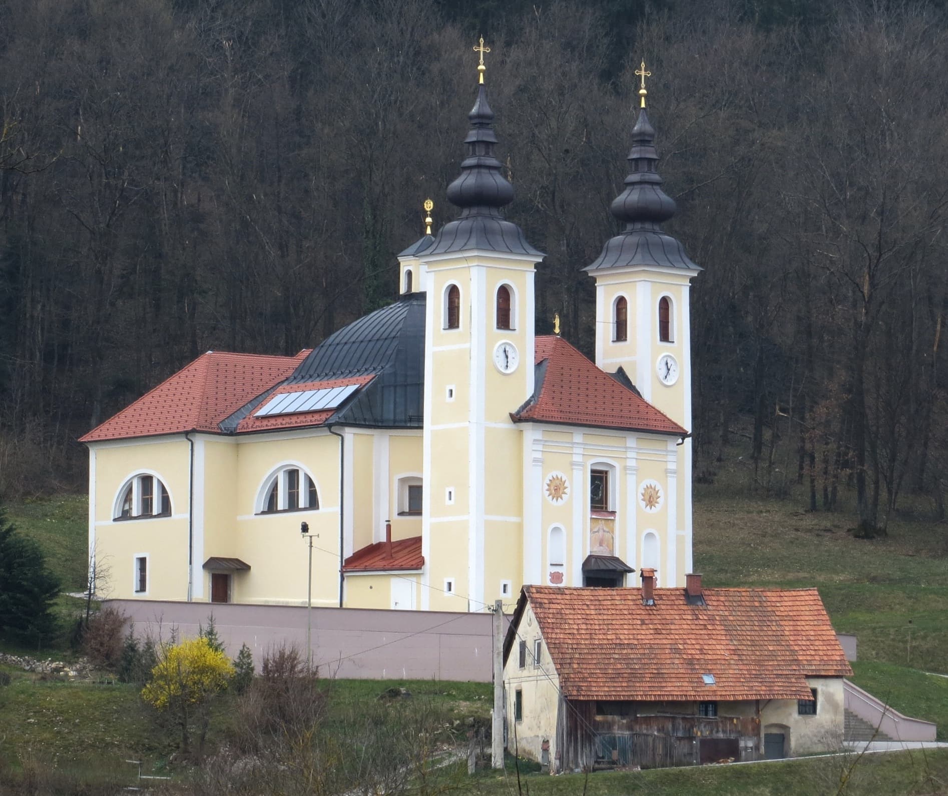 Our Lady of the Rosary Church in Tomišelj