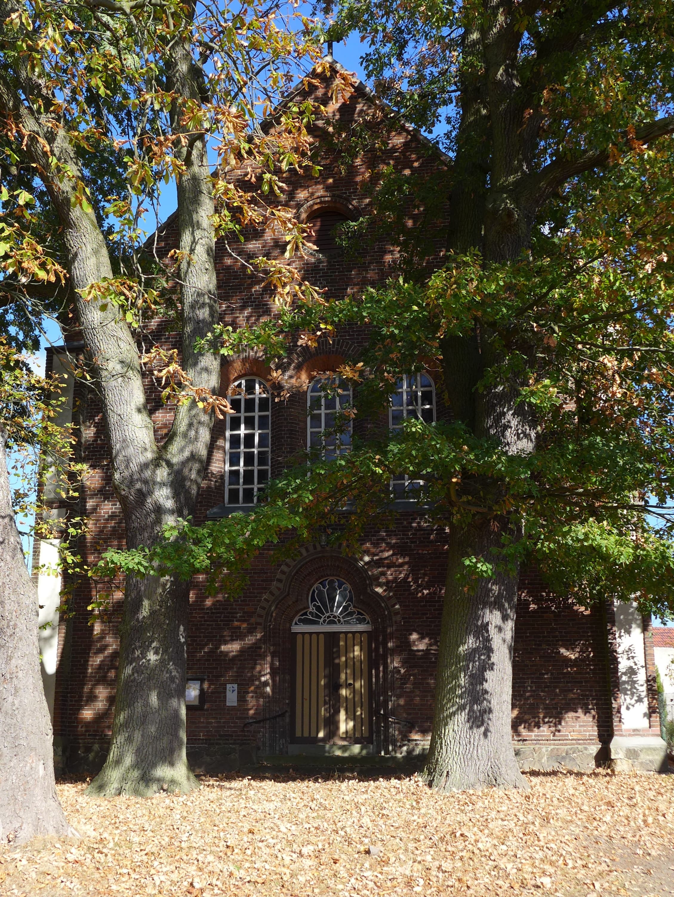 Protestant church St. Peter (Trajuhn)