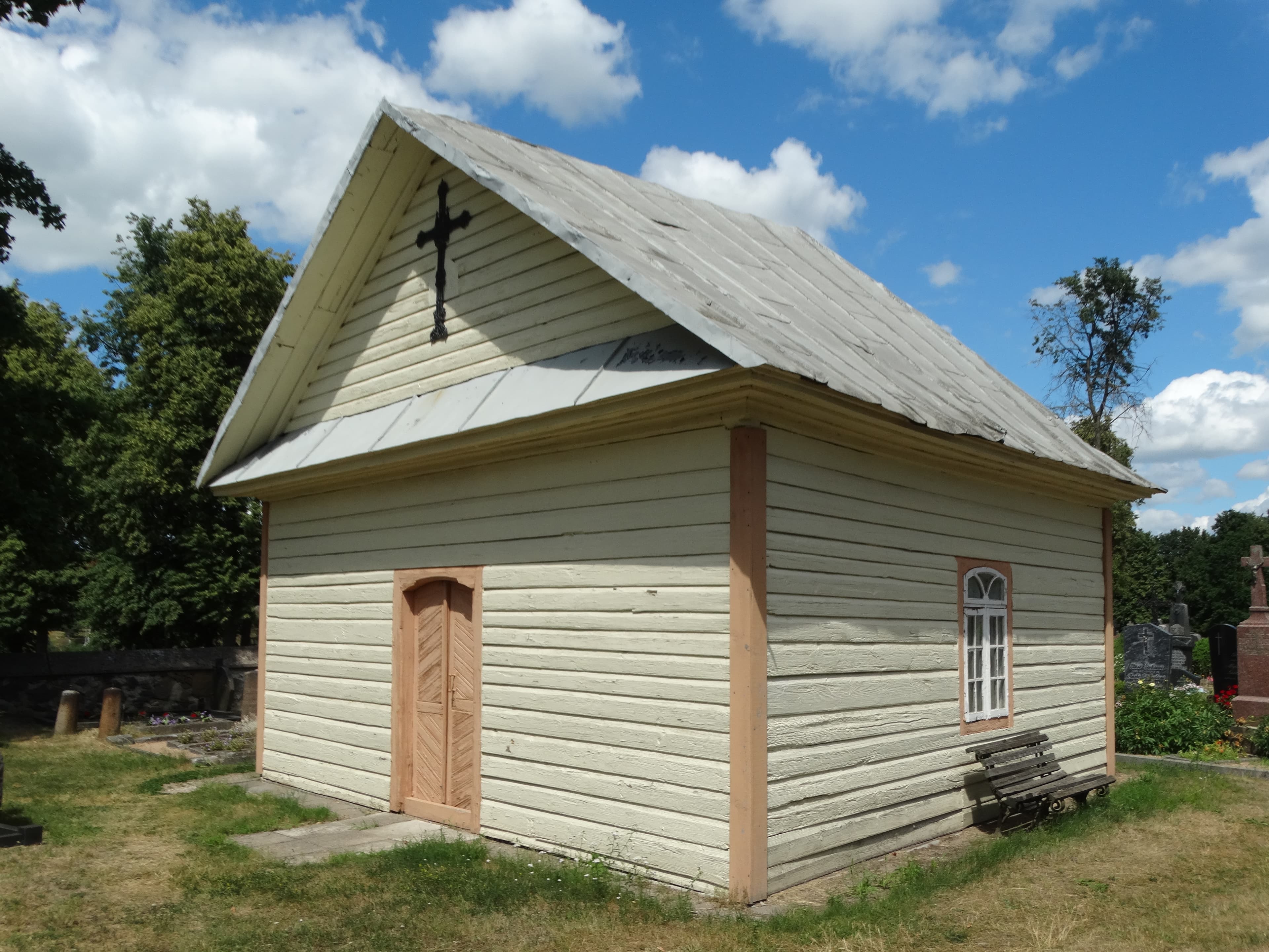 Upytė cemetery chapel