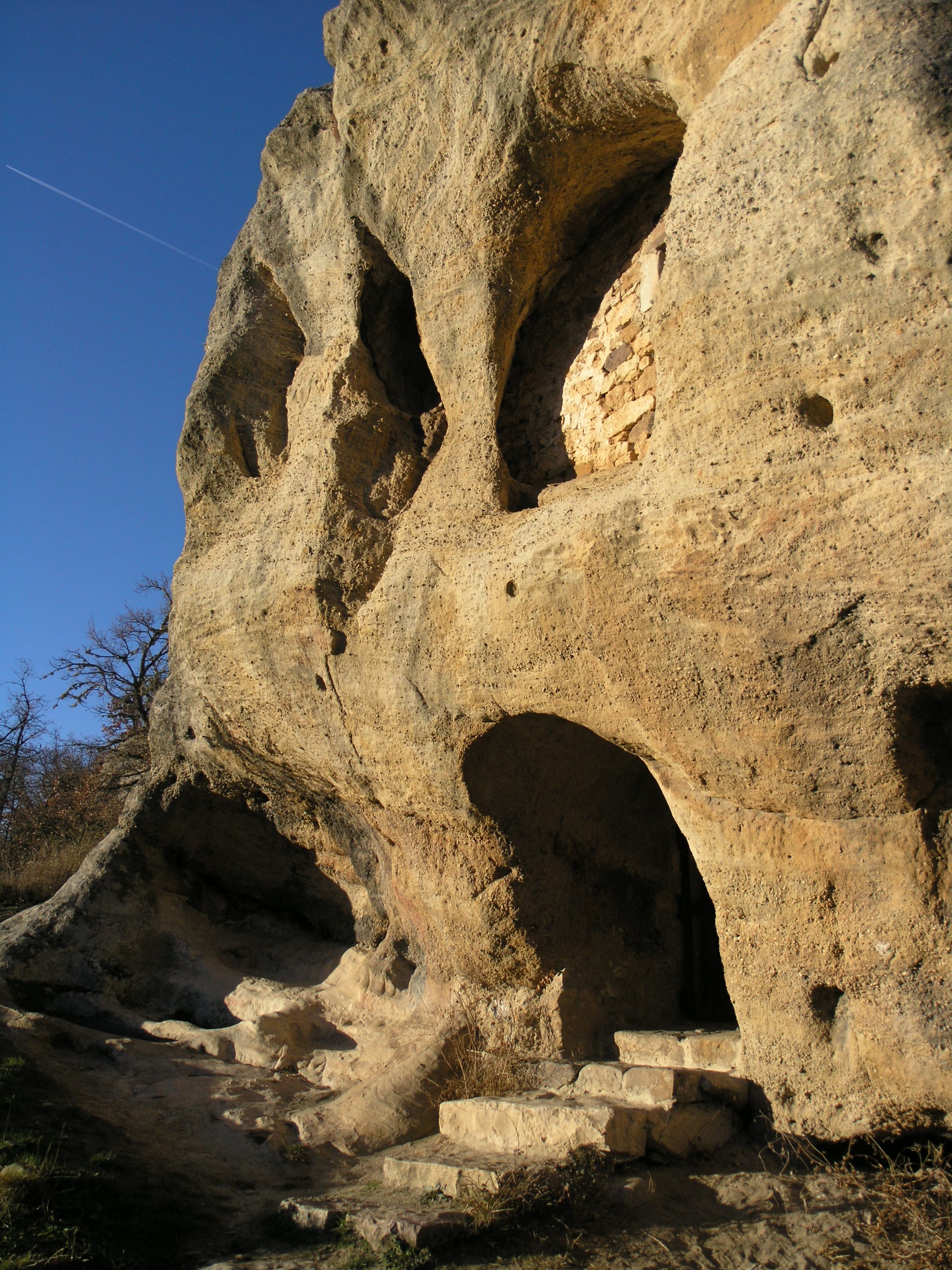 Rock carved hermitage of San Acisclo and Victoria, Arroyuelos
