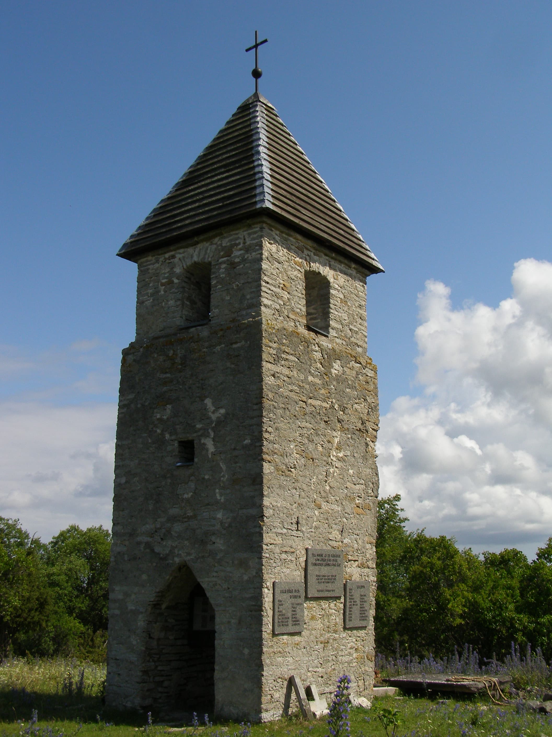 Väike-Pakri Church