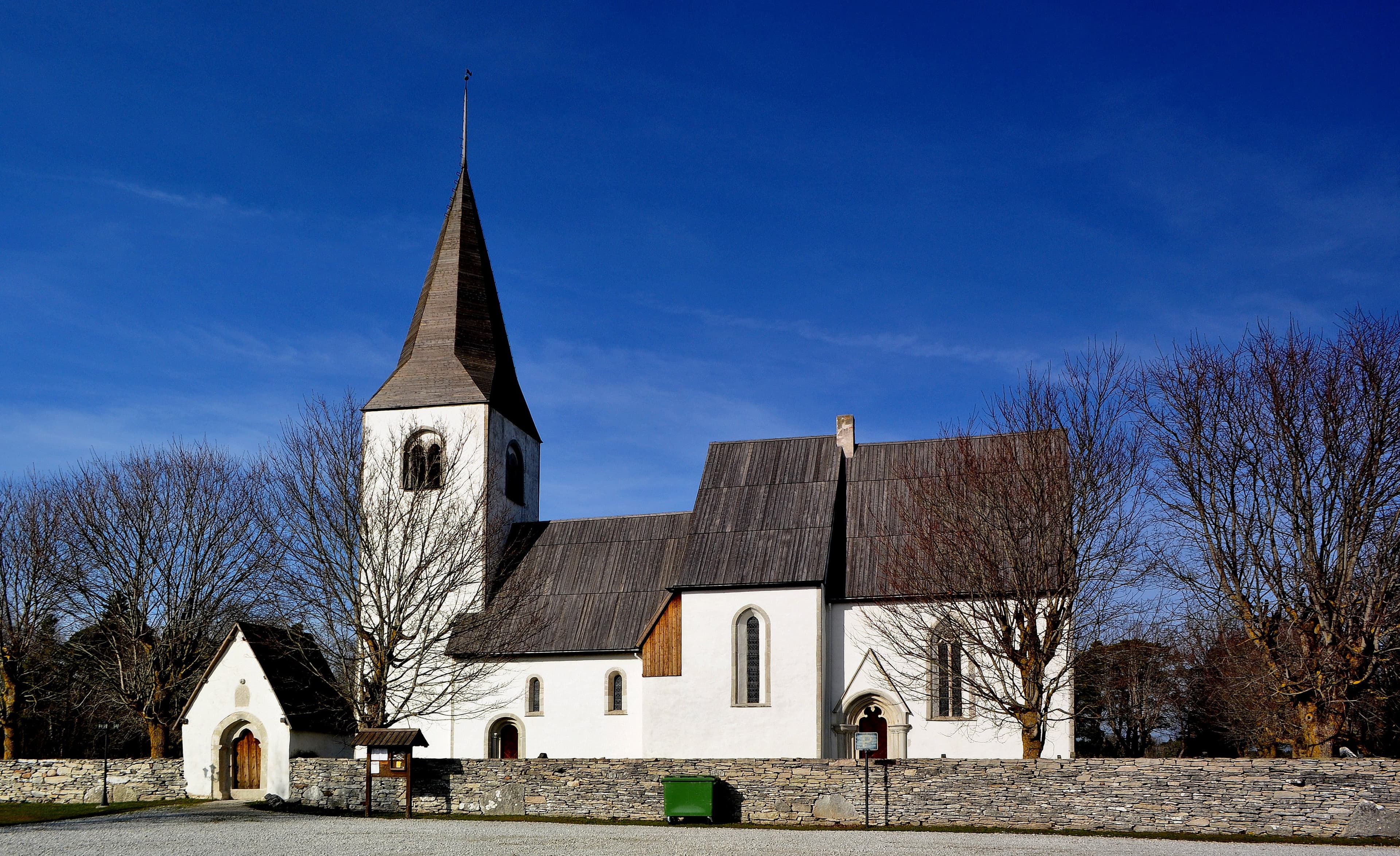 Vallstena Church