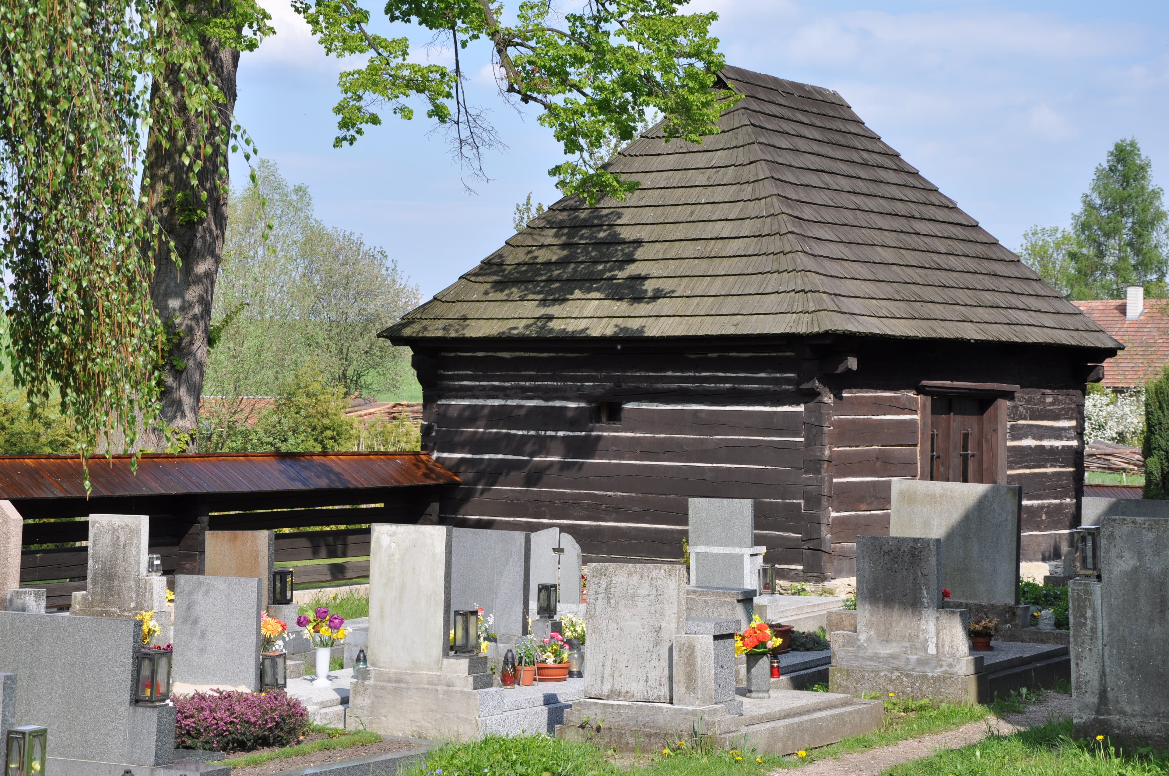 Mortuary in Veliny