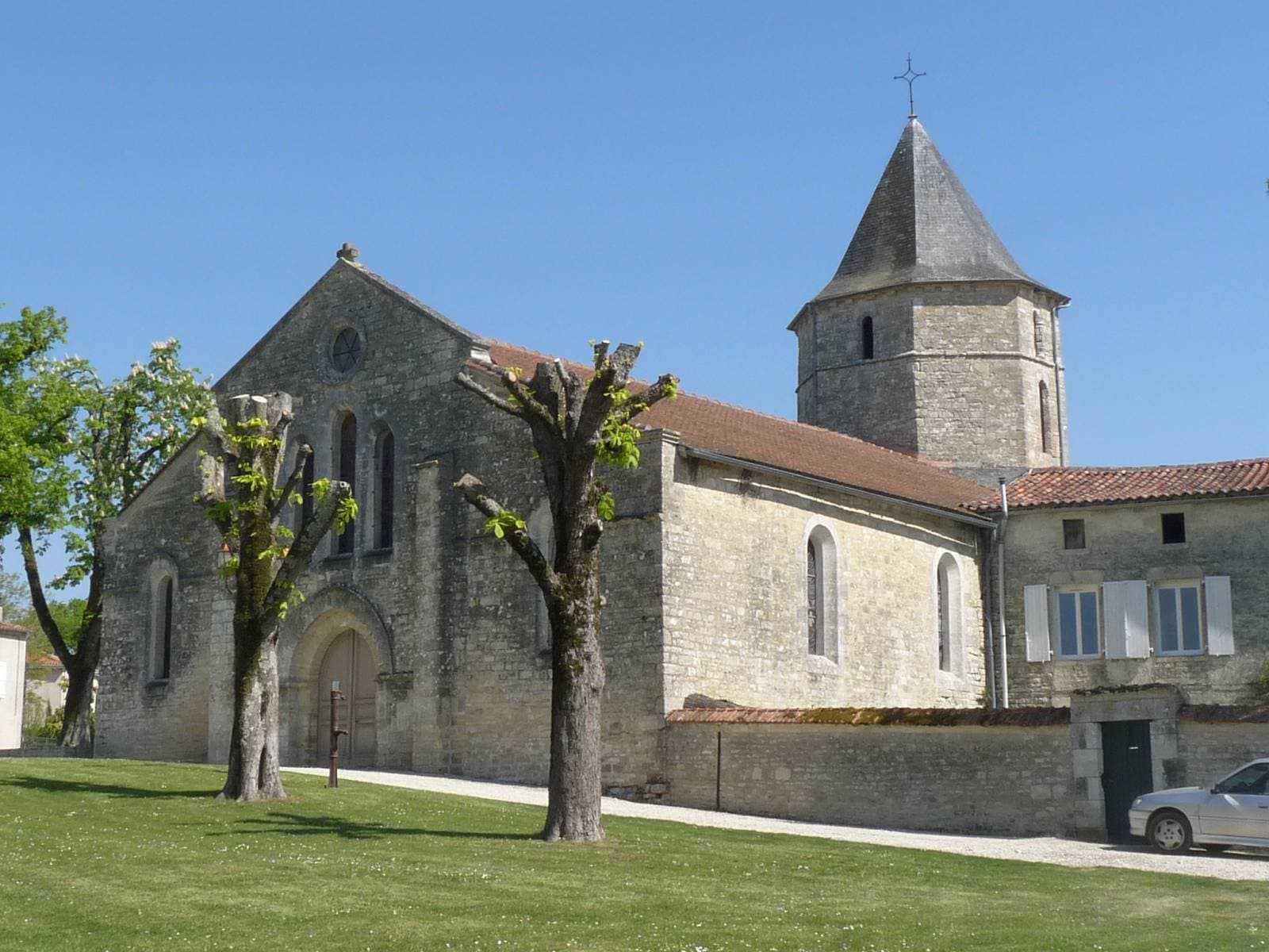 Église commanderie Notre-Dame de Villejésus