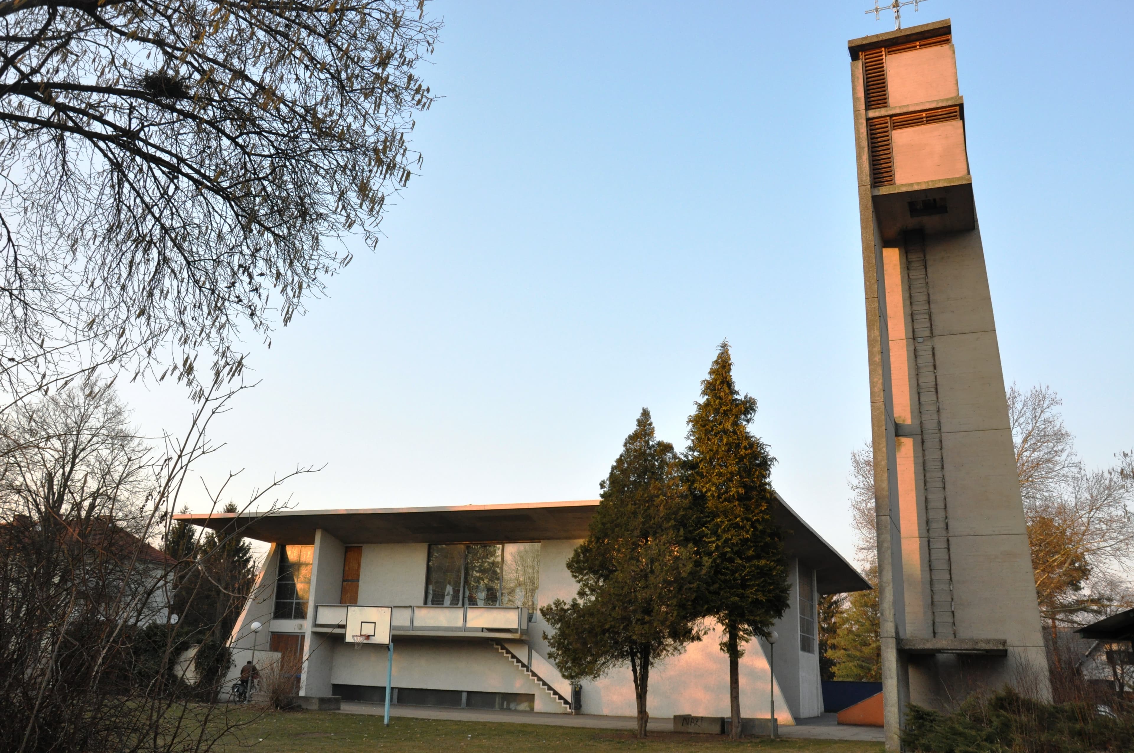 Kath. Pfarrkirche Christus der Auferstandene