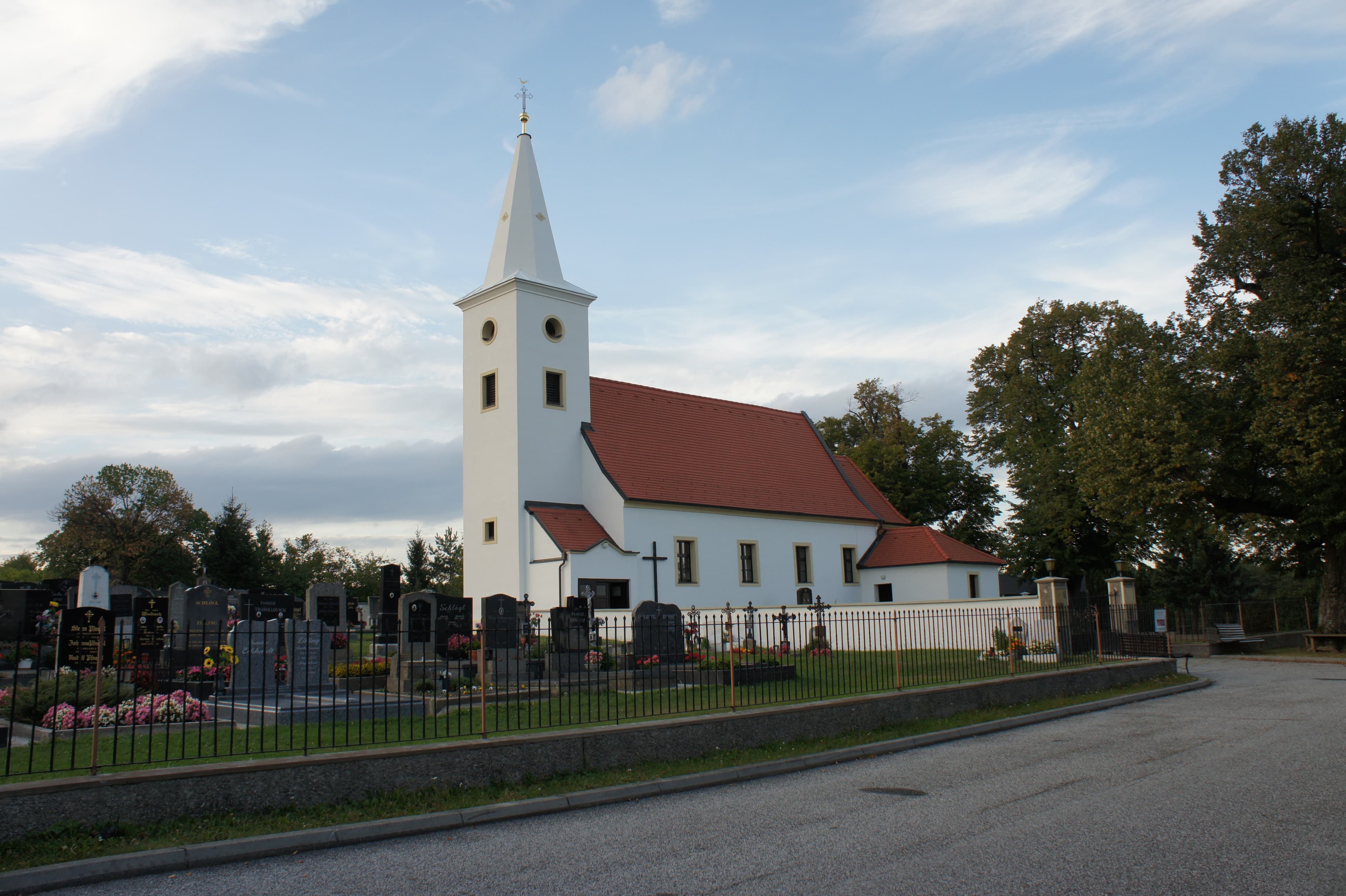 Pfarrkirche St. Magdalena, Weingraben