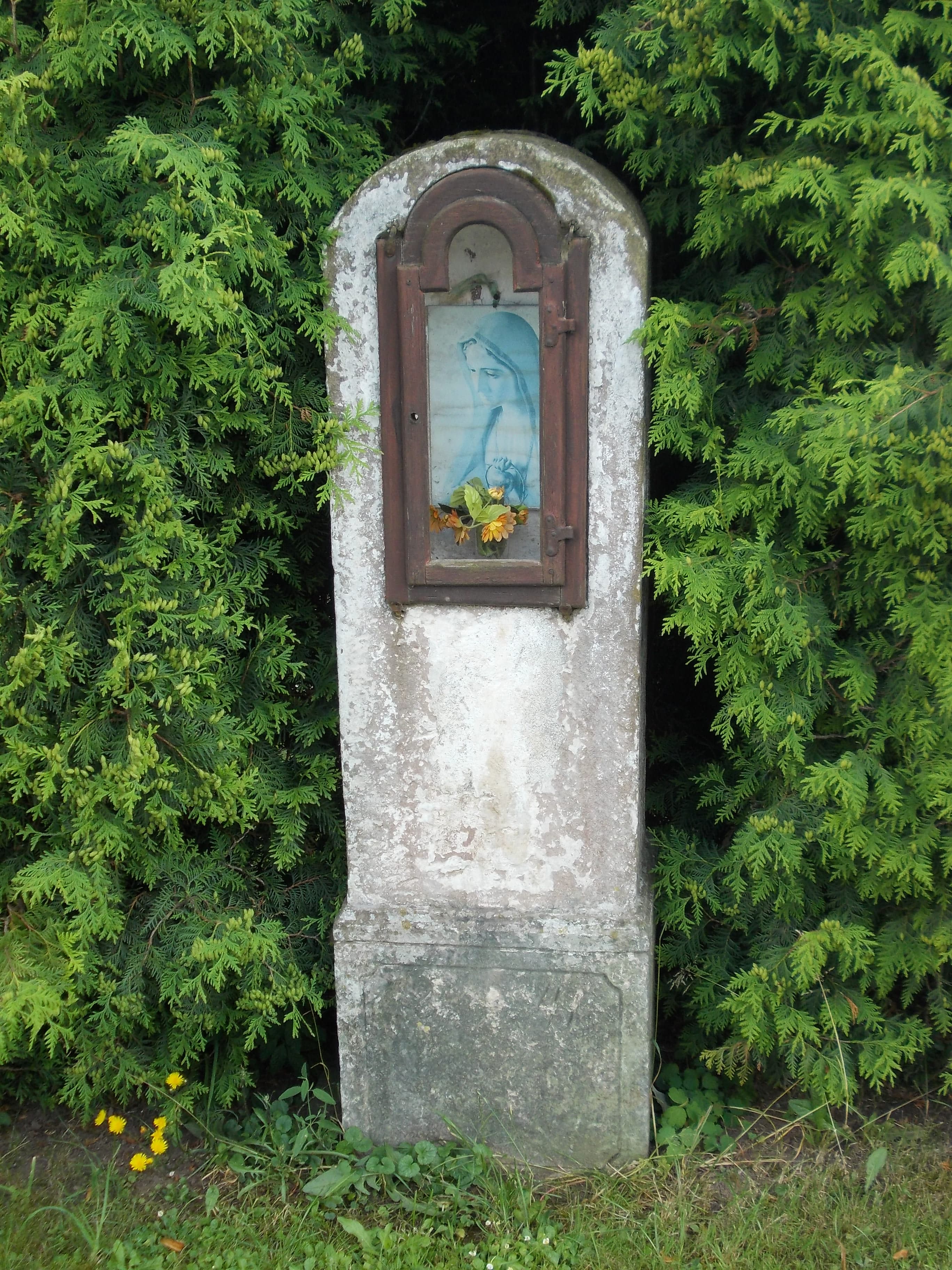 Chapel-shrine in Zálesní Lhota (near house no. 52)