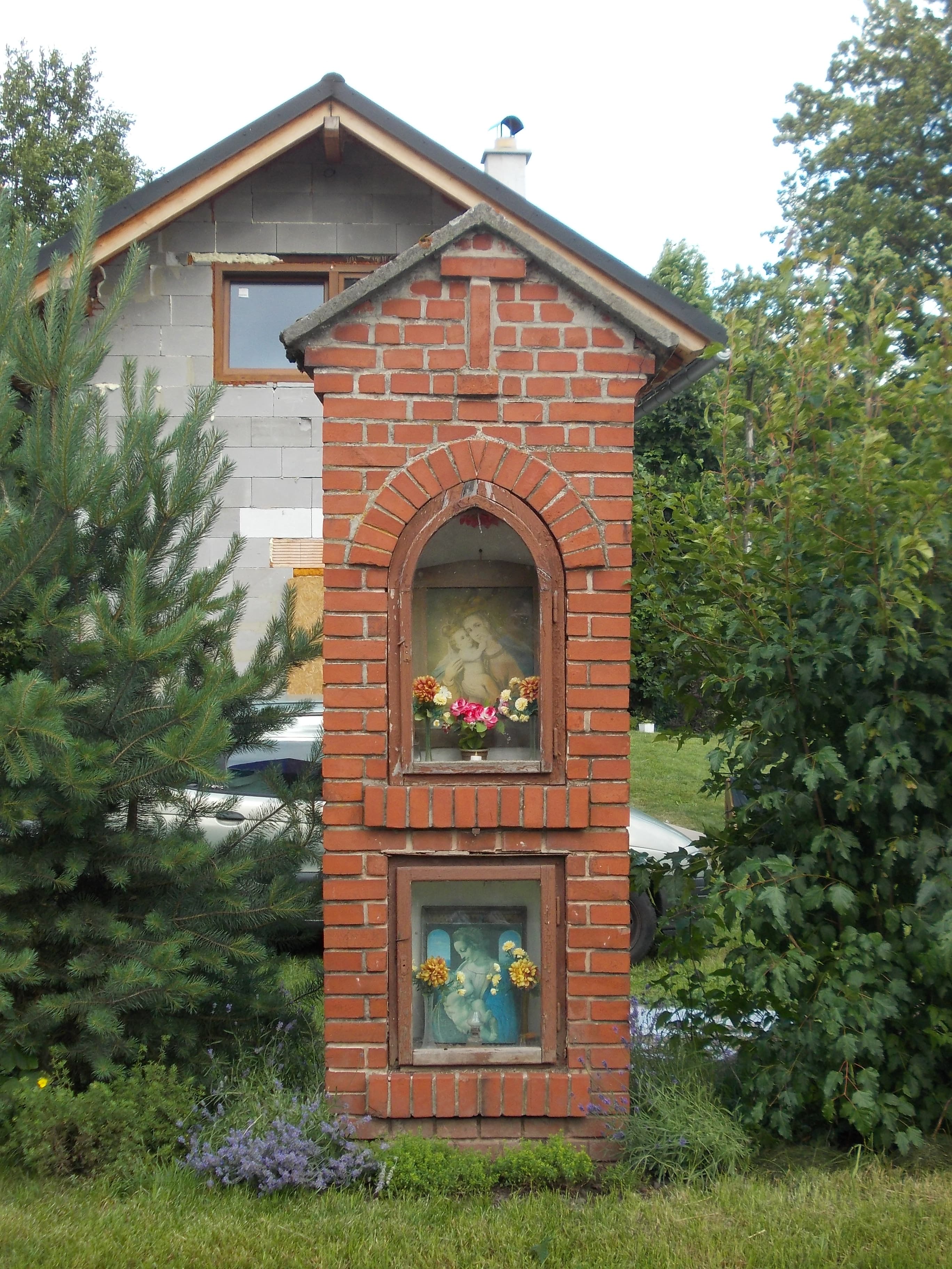 Chapel-shrine in Zálesní Lhota (near house no. 68)
