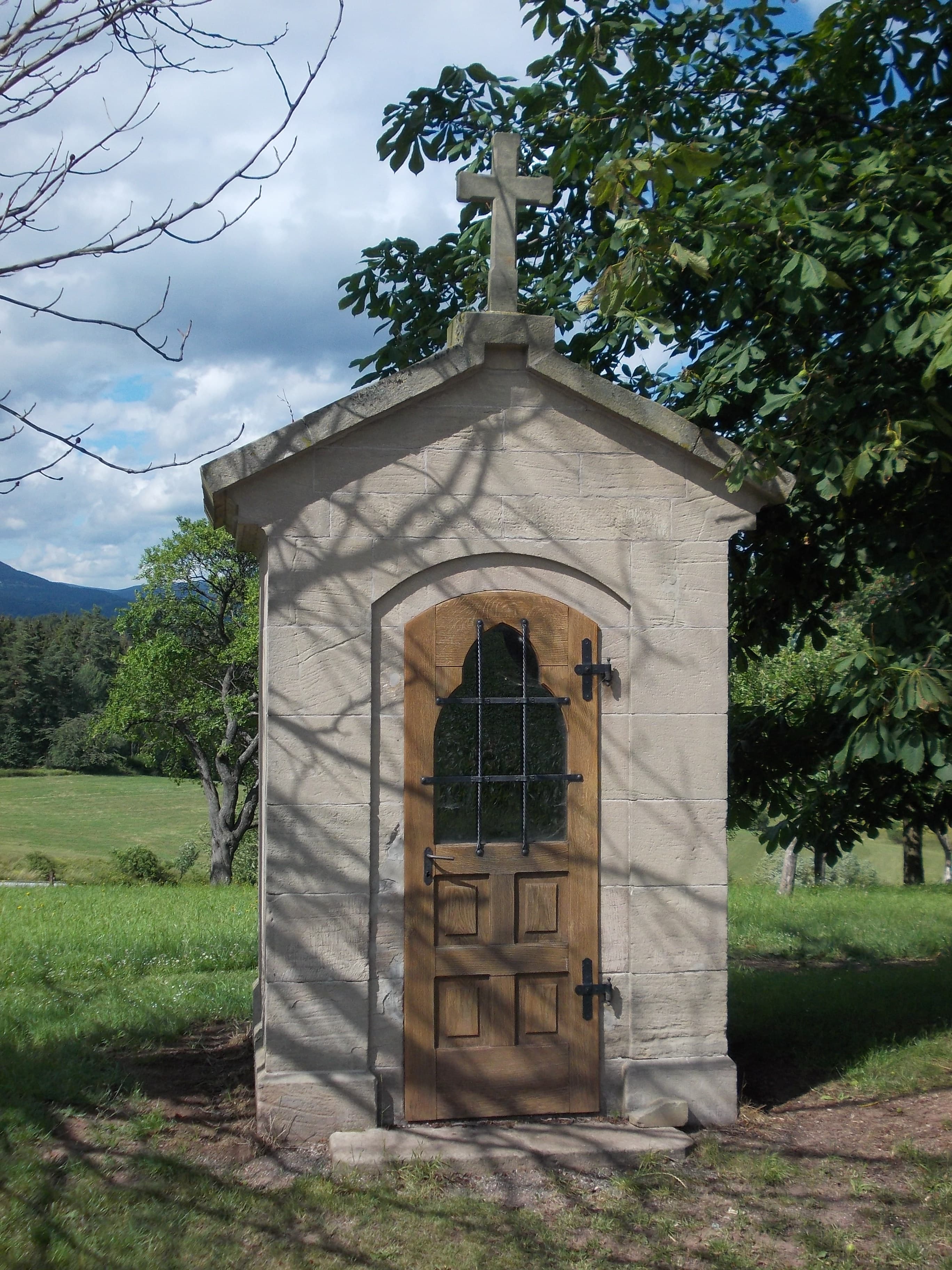 Chapel-shrine in Zálesní Lhota (near house no. 169)