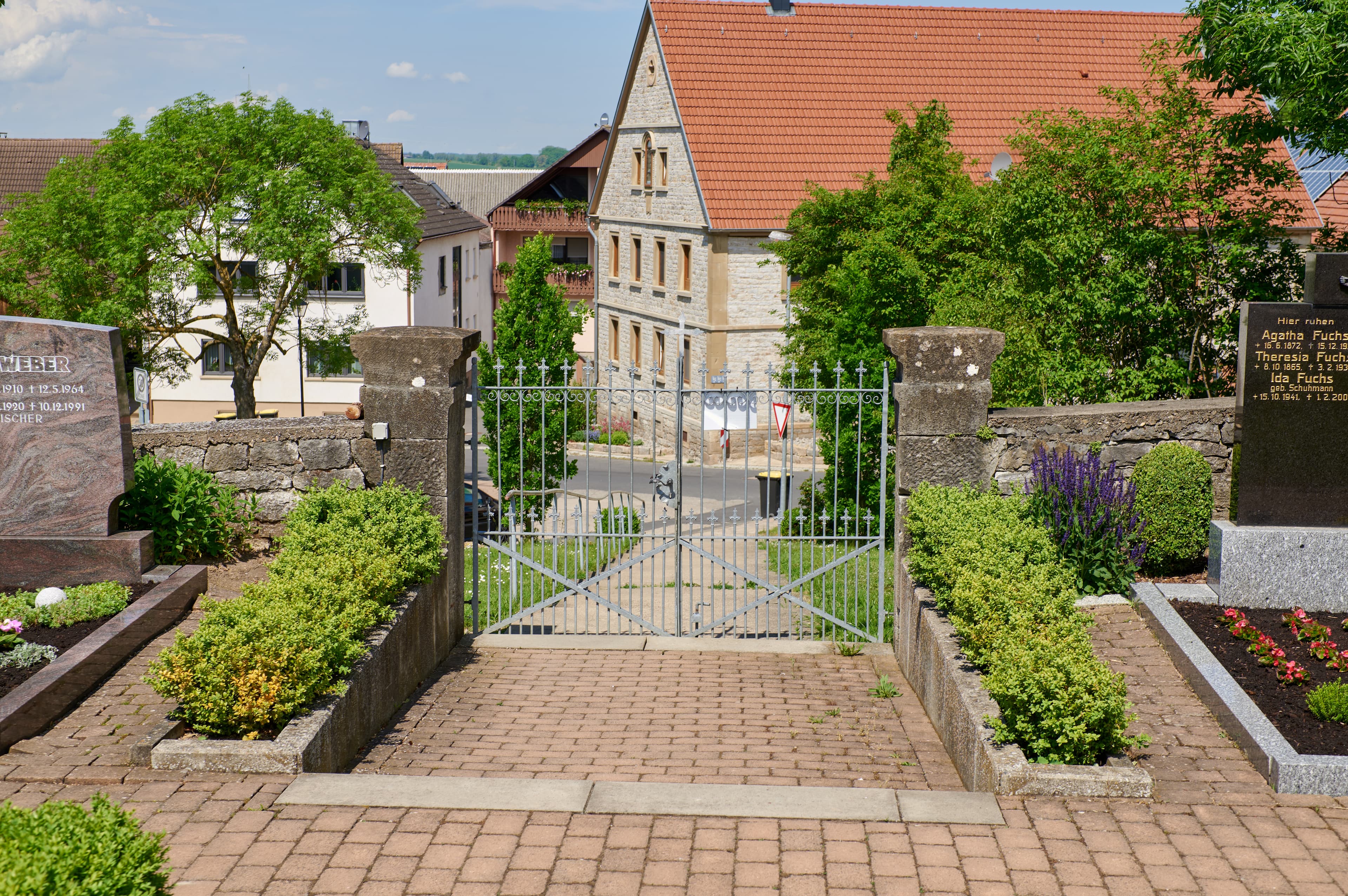 Kirchhofbefestigung Nähe Sommerrain in Gaukönigshofen