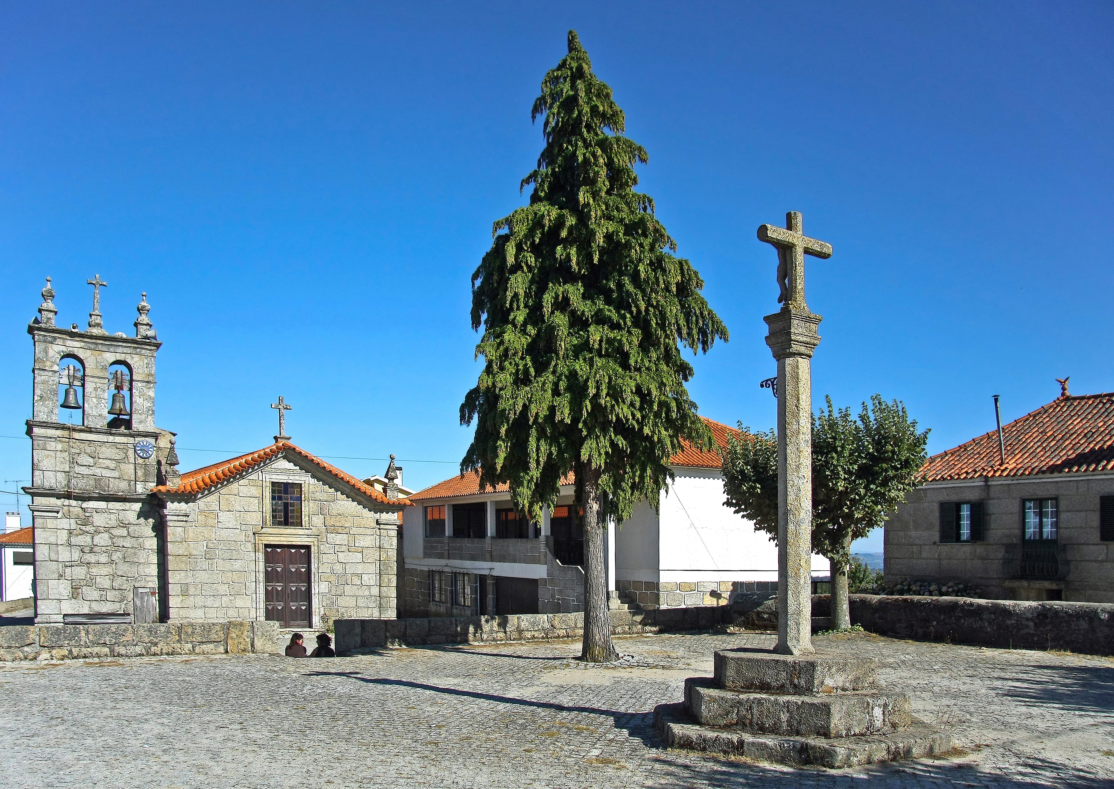 Igreja Paroquial de Moreira de Rei
