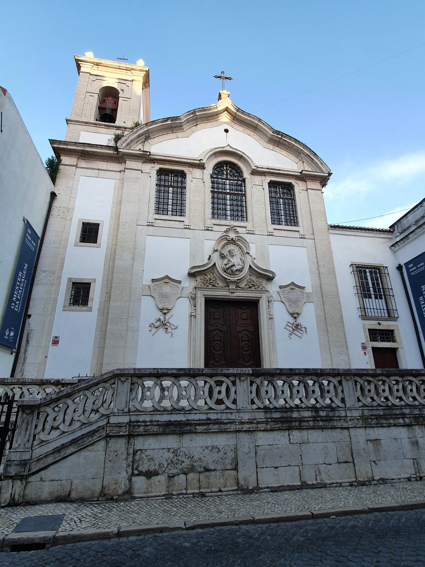 Conjunto formado pela Igreja de São José dos Carpinteiros e prédios anexos da Rua de São José com os n.os 64 a 100