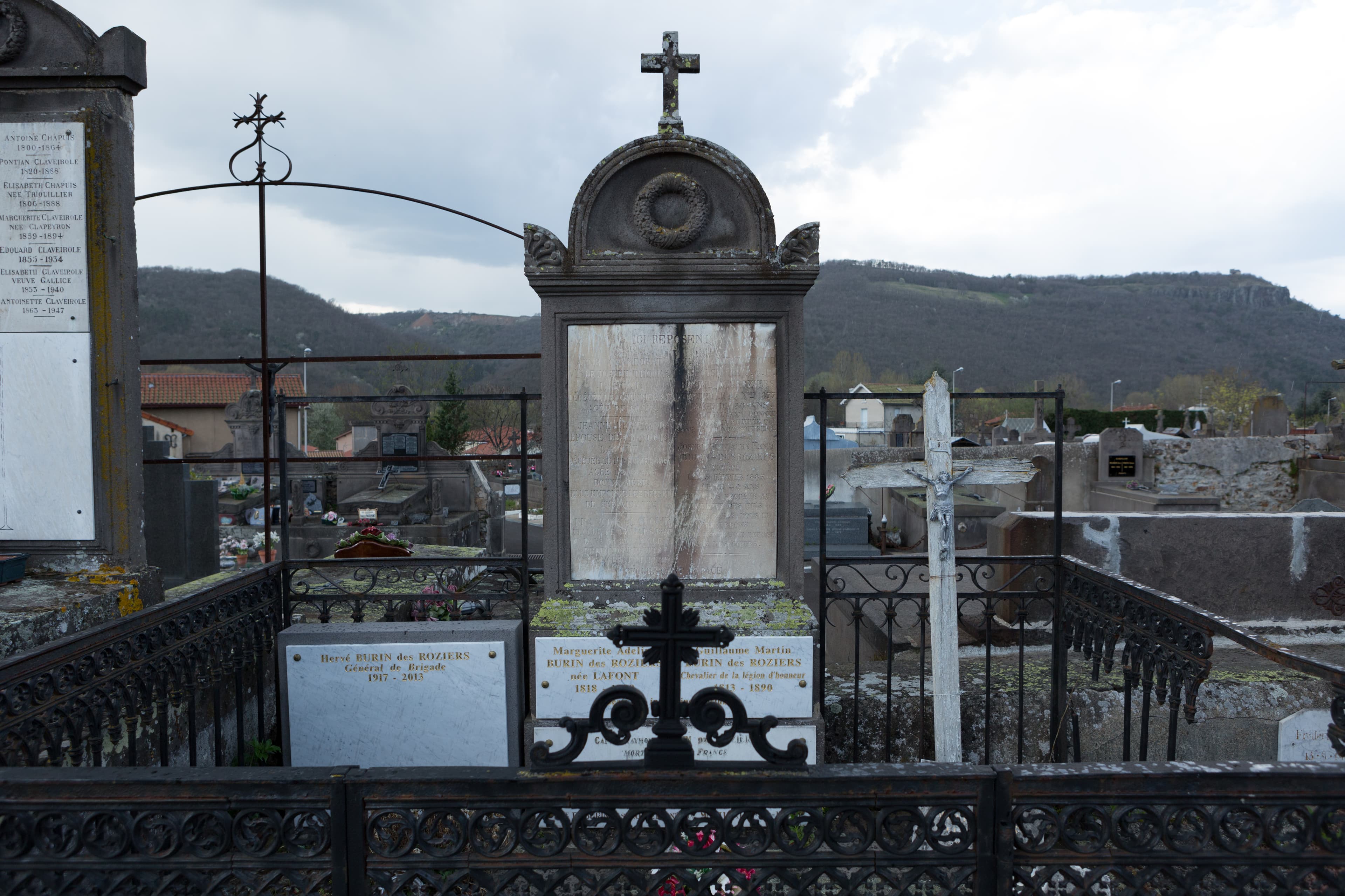 Grave of Burin des Roziers