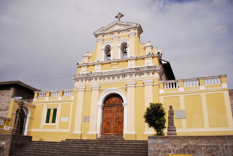 Santa Rosa y Santa Clara de Pomasqui Catholic Church