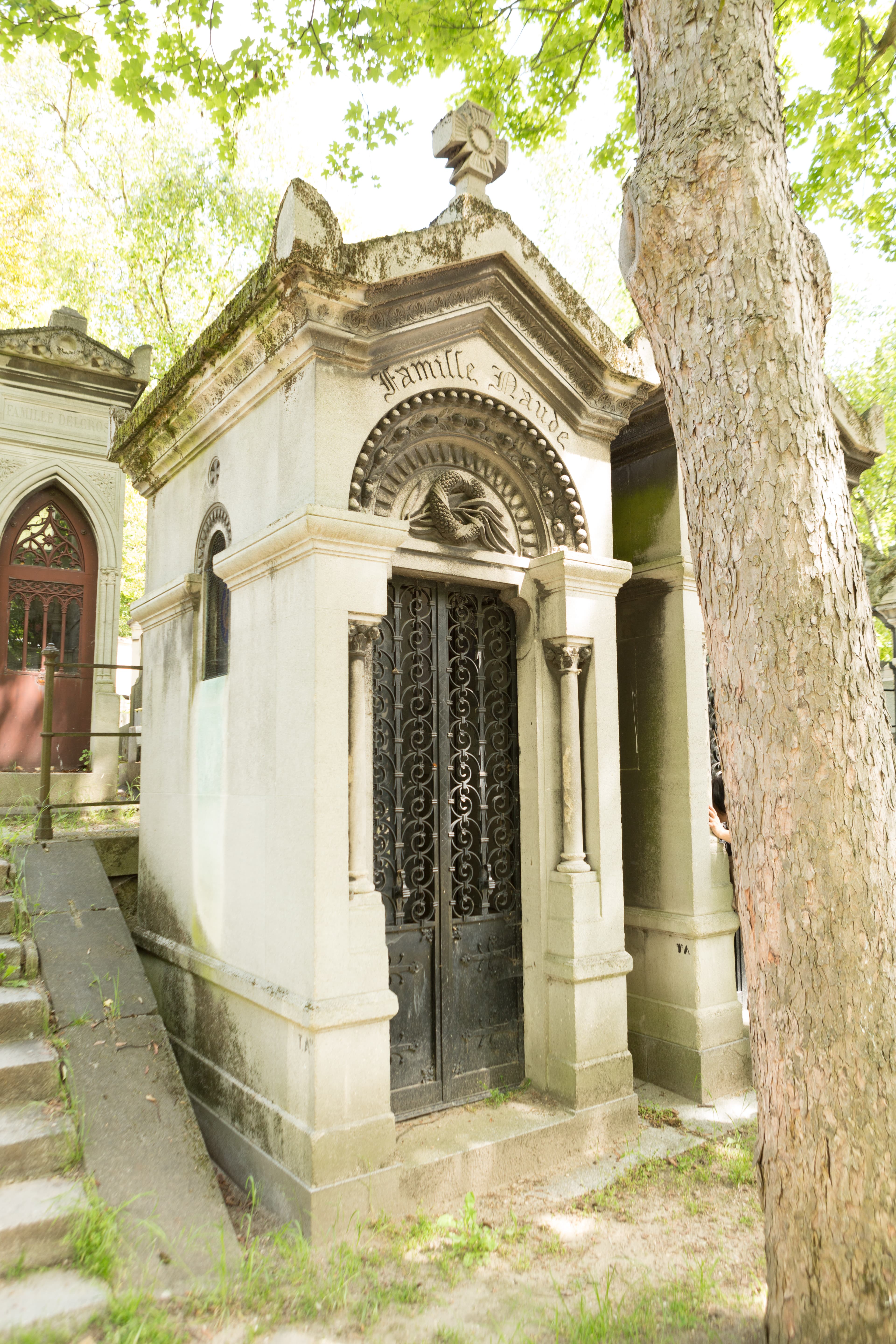 Grave of Naude