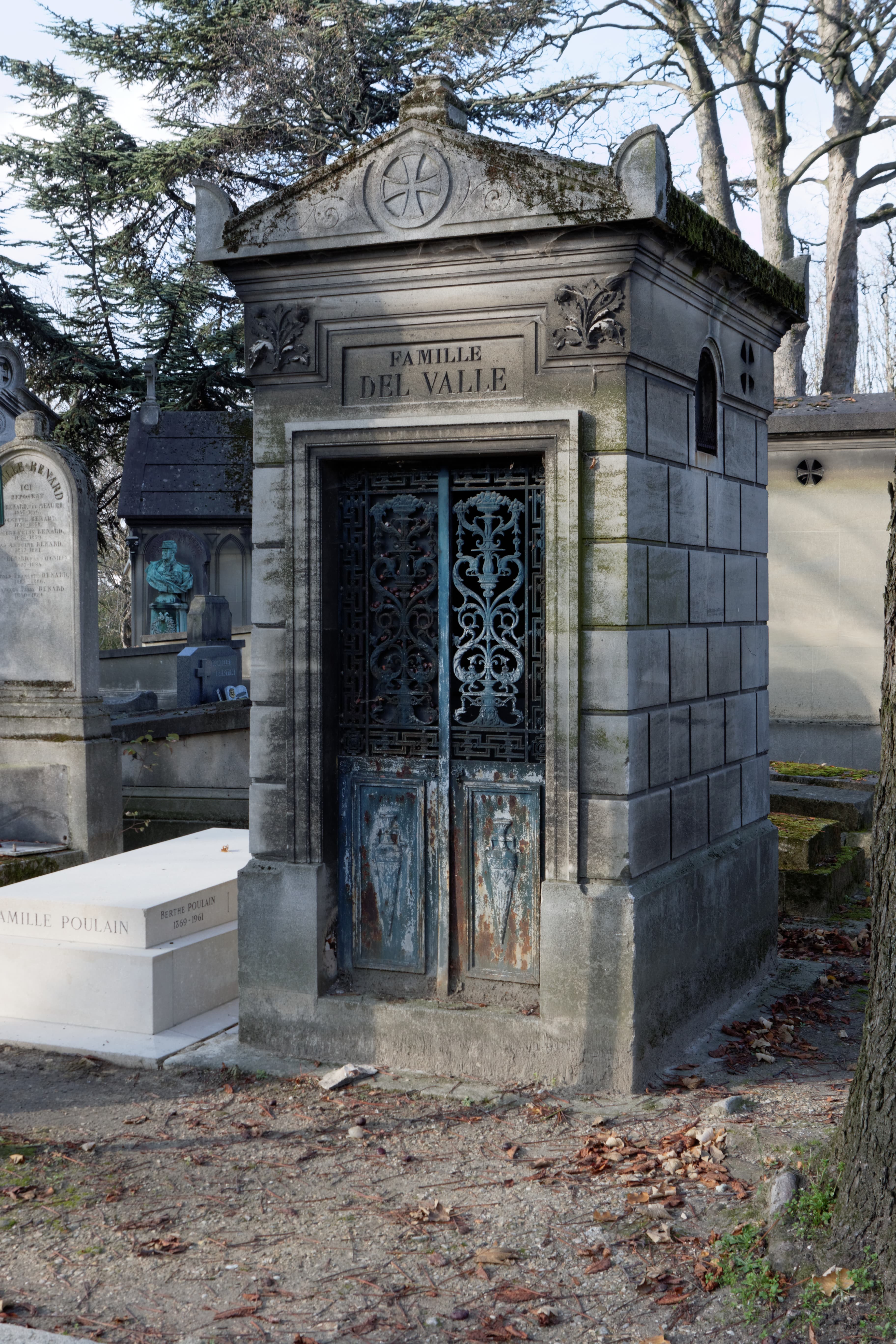 Grave of Del Valle