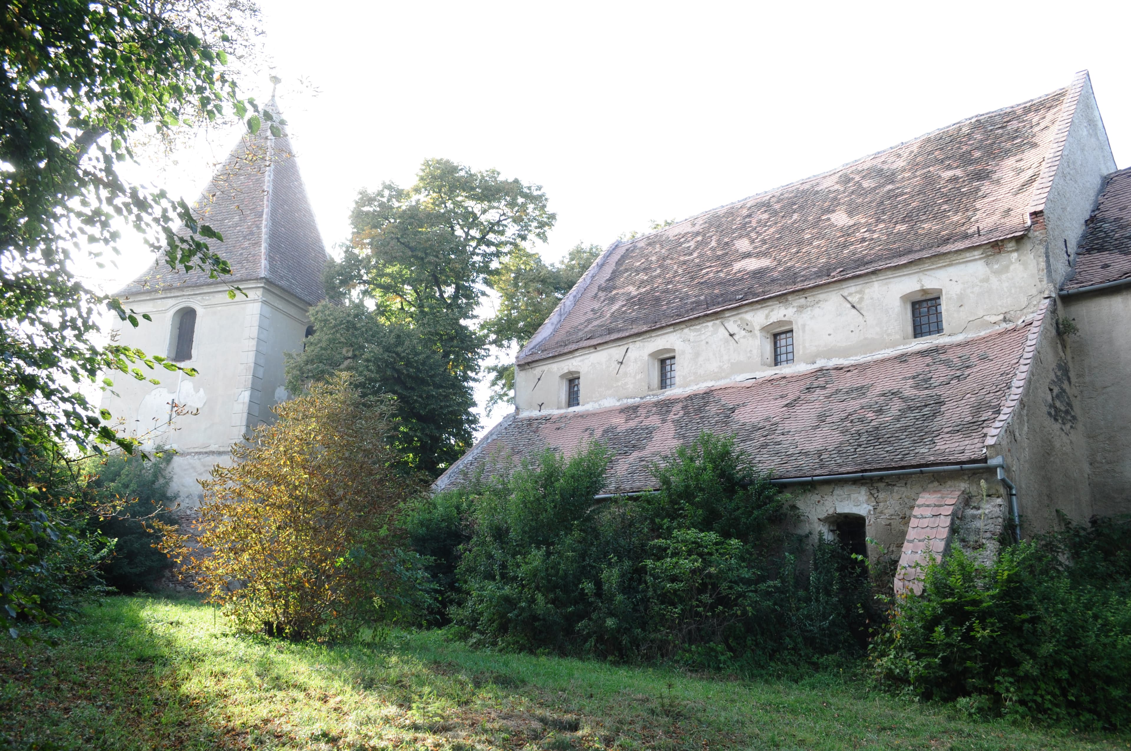 Roșia fortified church