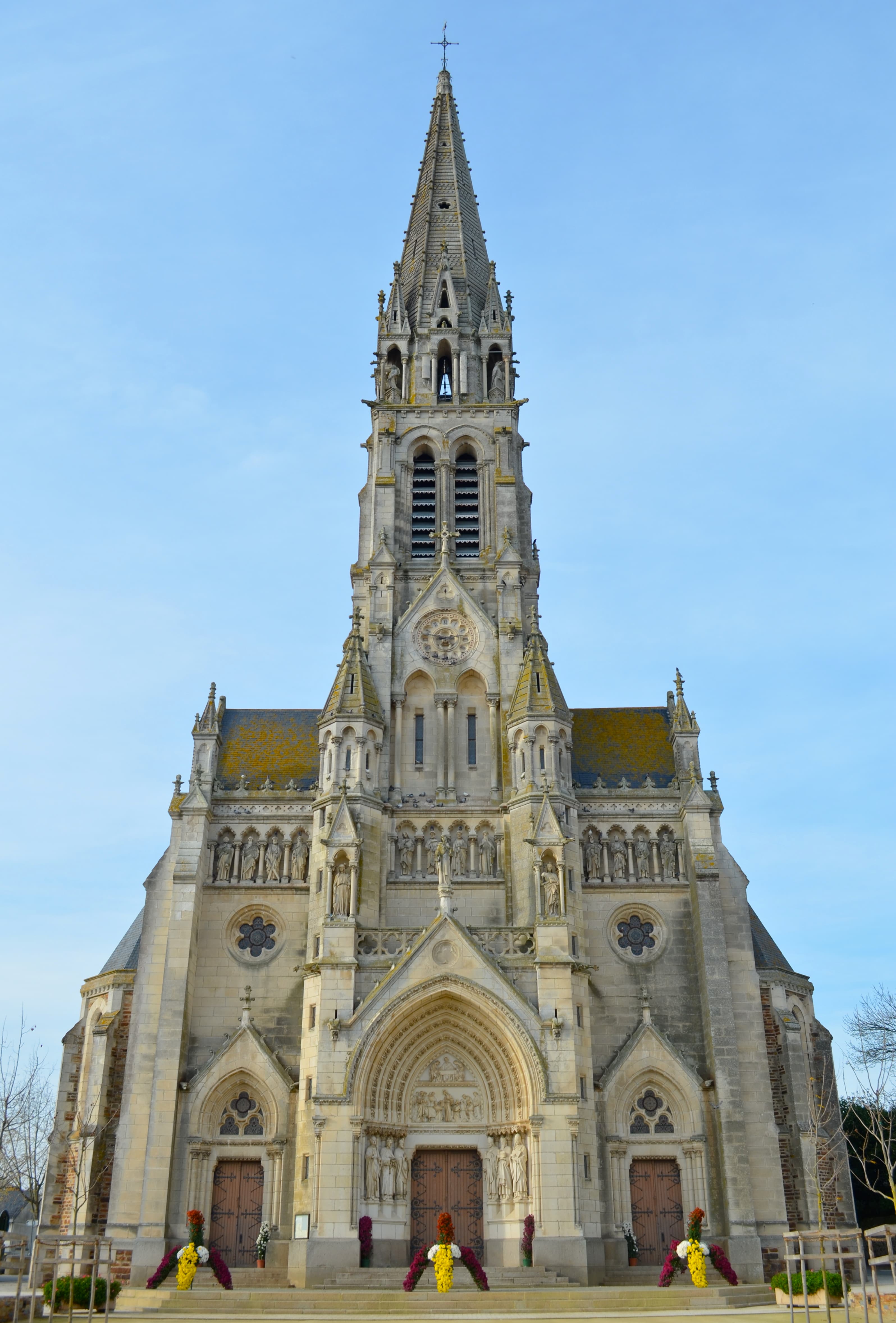 Église Sainte Pecinne