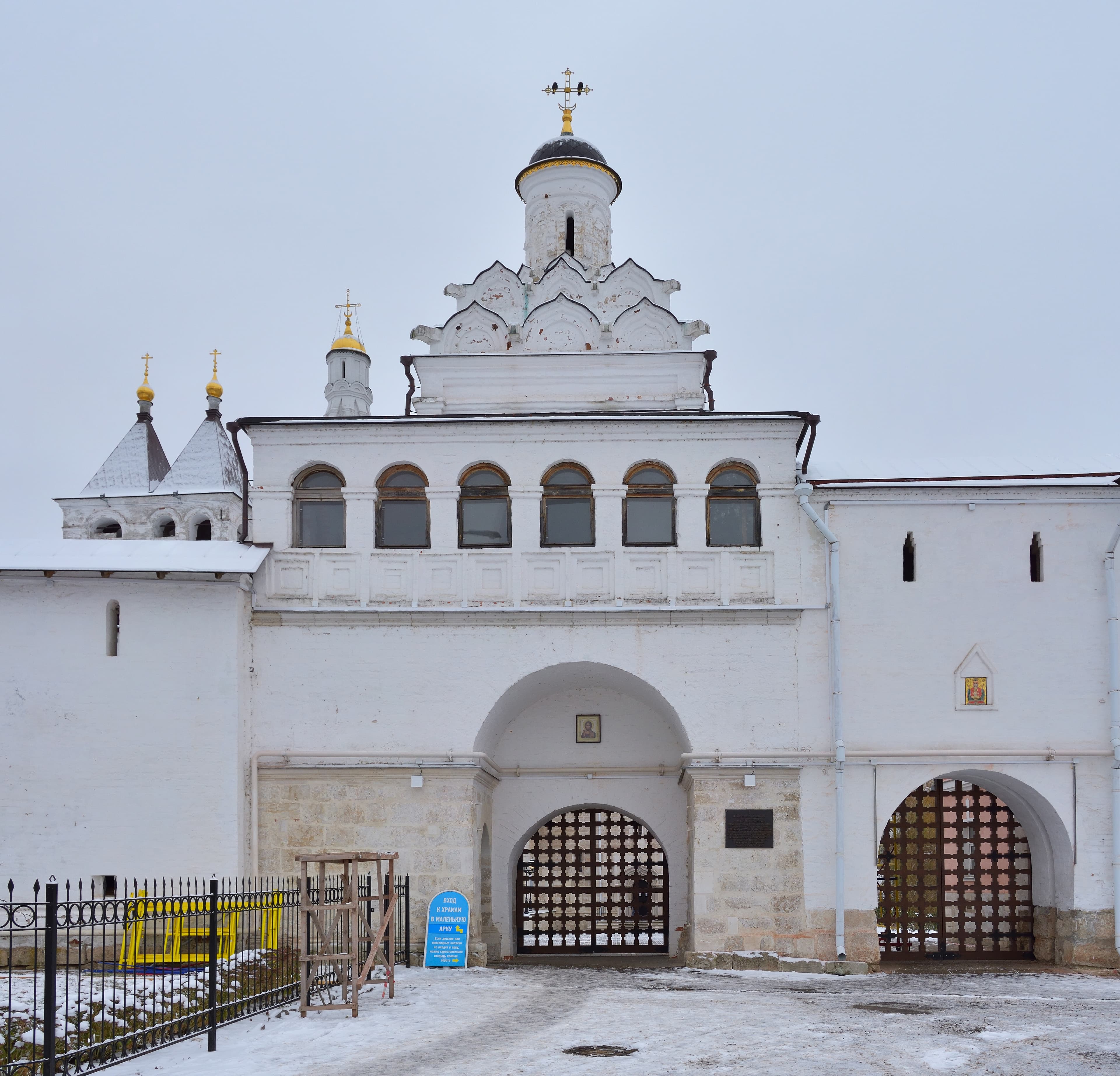 Gate church, Vladychny Monastery