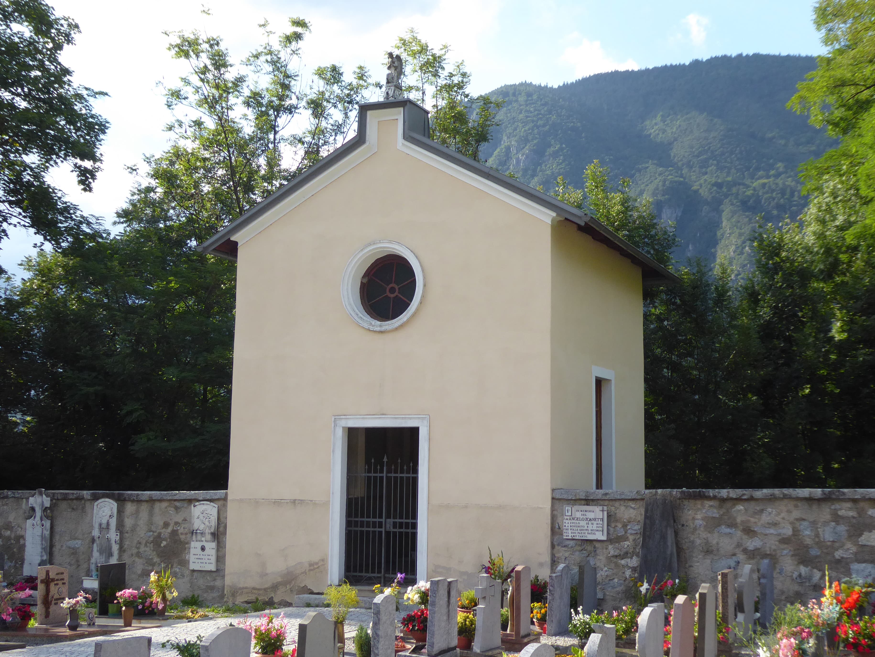 Holy Cross chapel