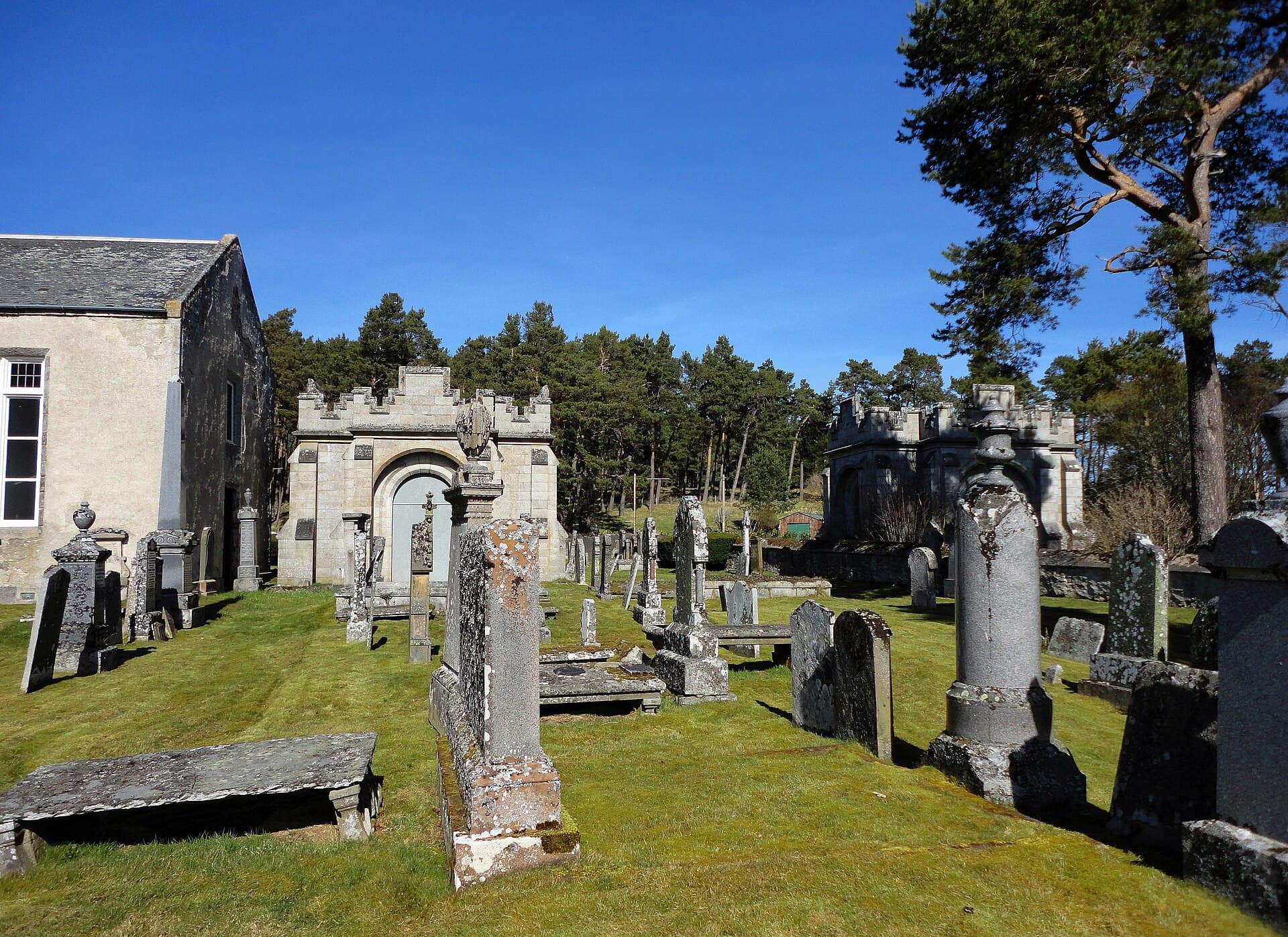 Old Parish Church and Churchyard, Duthil